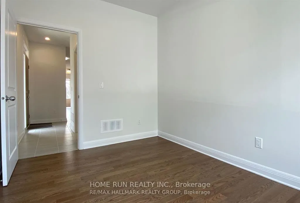 Photo 10 of 25 Kinver Private, Ottawa, Bel Air Heights — HOMEH