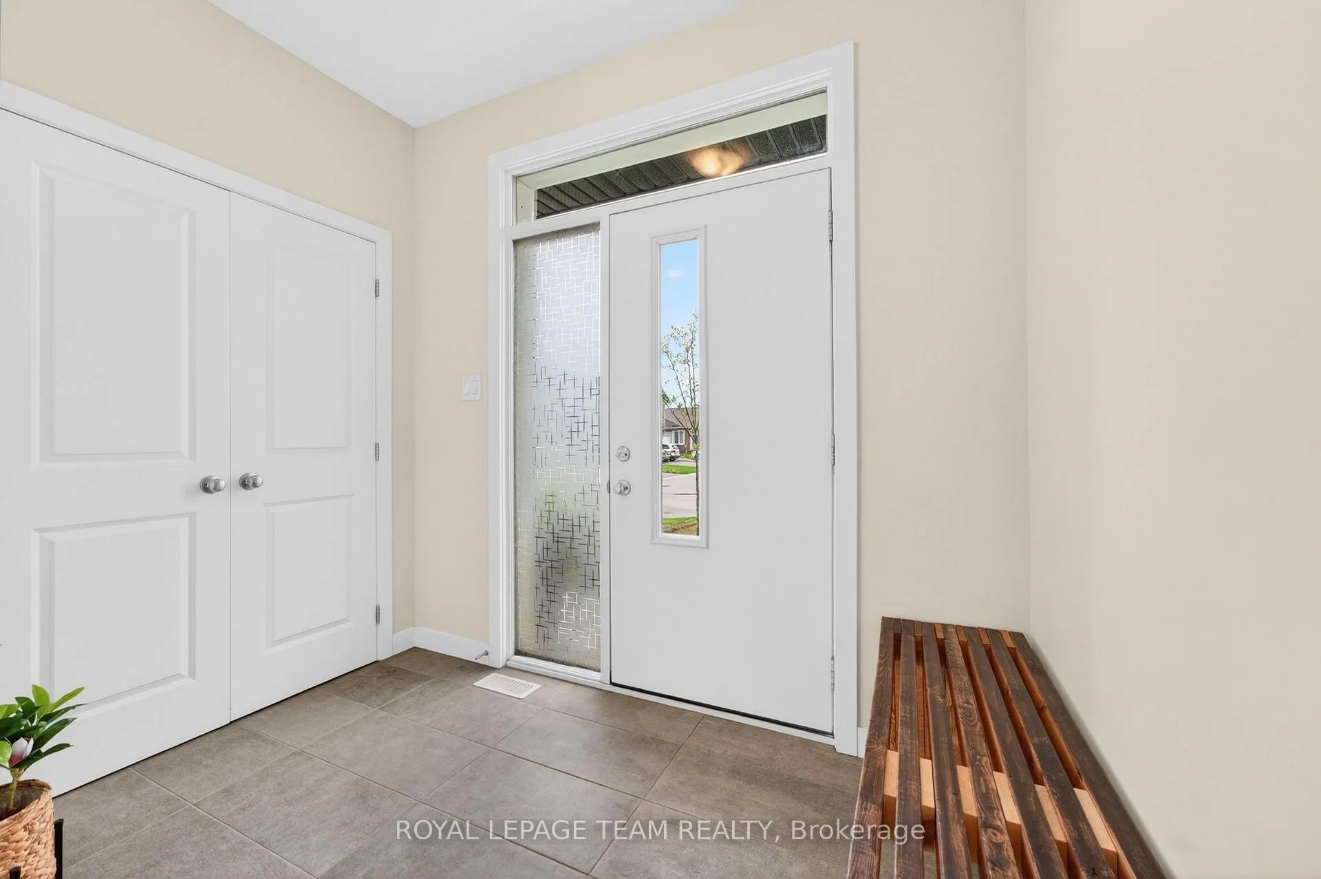 Photo 3 of 16 Stanzel Drive, Carleton Place — HOMEH
