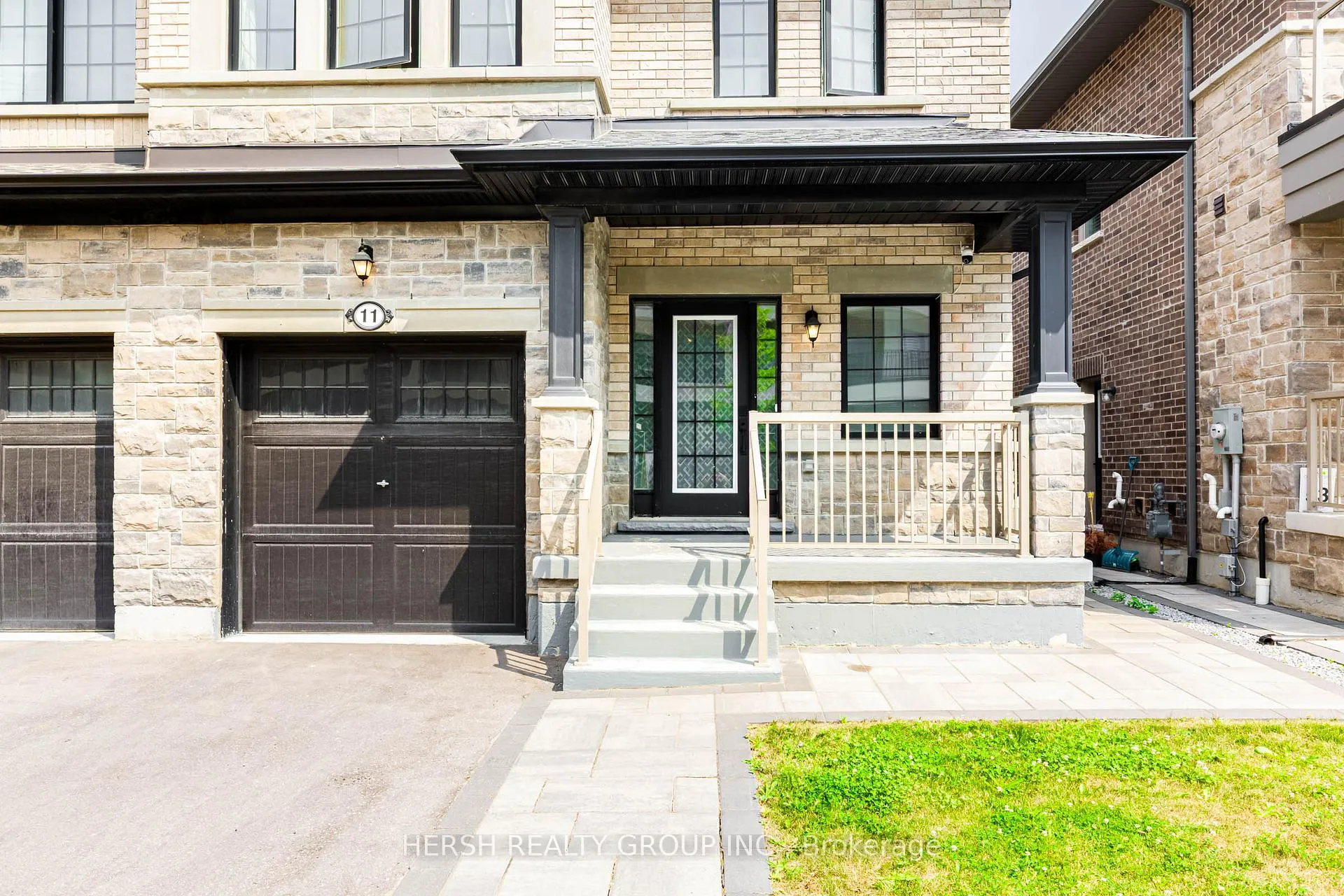Photo 3 of 11 Alan Williams Trail, Uxbridge — HOMEH
