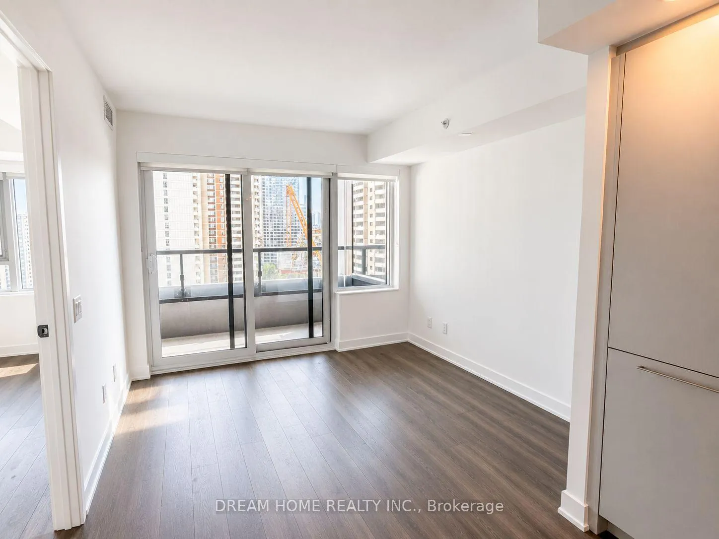 Photo 4 of Unit 1601, 609 Sherbourne Street, Toronto, North St. James Town — HOMEH