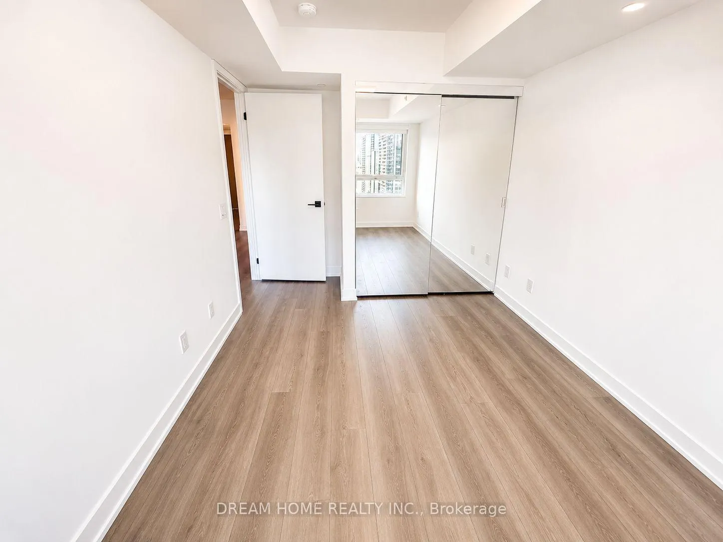 Photo 7 of Unit 1601, 609 Sherbourne Street, Toronto, North St. James Town — HOMEH