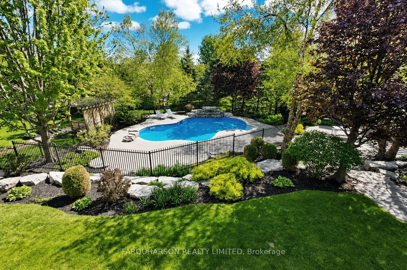 Photo 2 of 15 Forestgreen Drive, Uxbridge, Rural Uxbridge — HOMEH