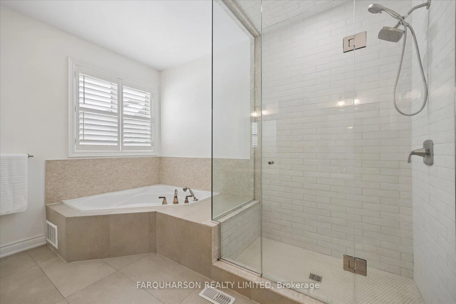 Photo 17 of 15 Forestgreen Drive, Uxbridge, Rural Uxbridge — HOMEH