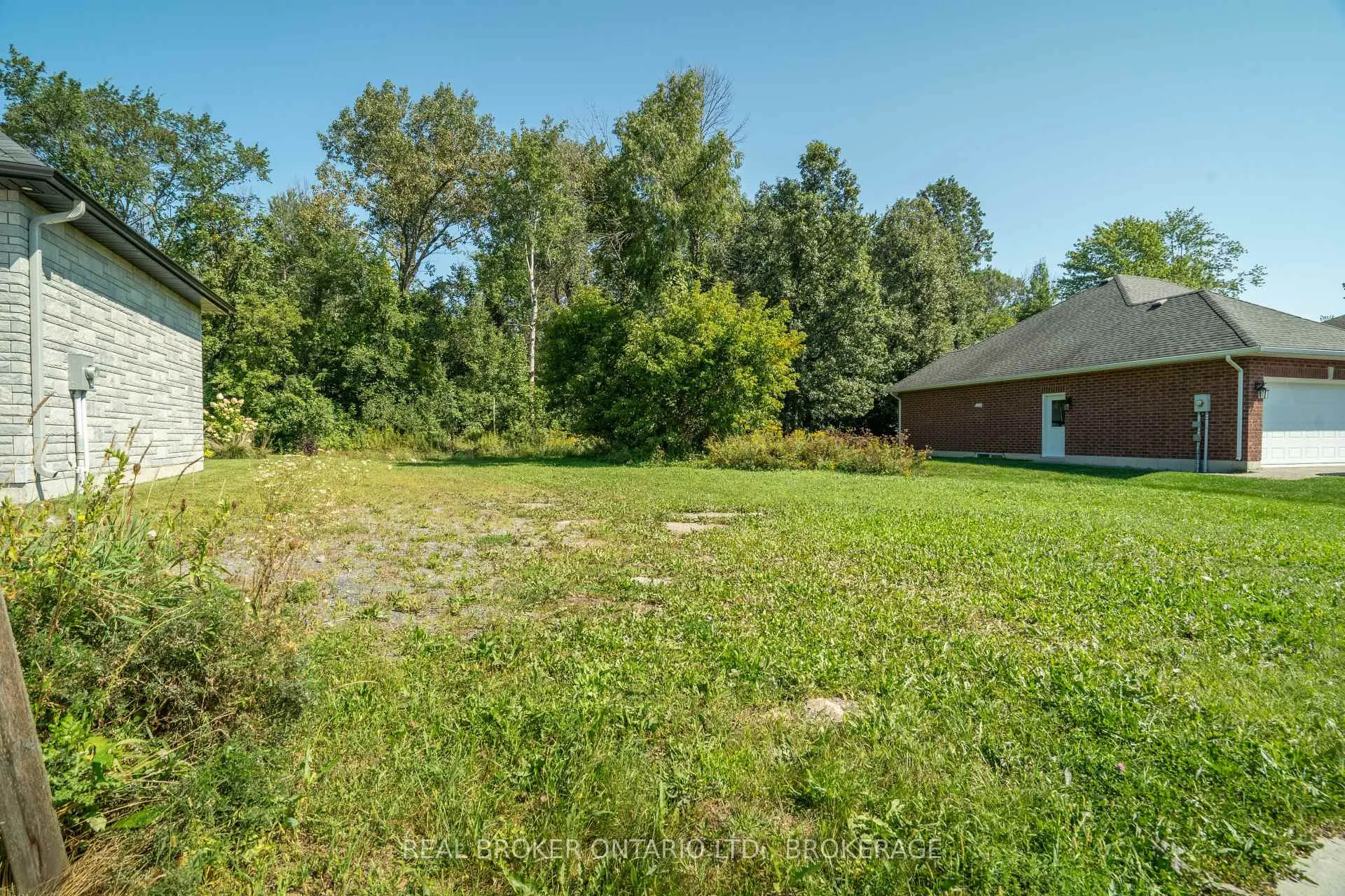 Photo 7 of 1265 Riverdale Avenue, Cornwall — HOMEH