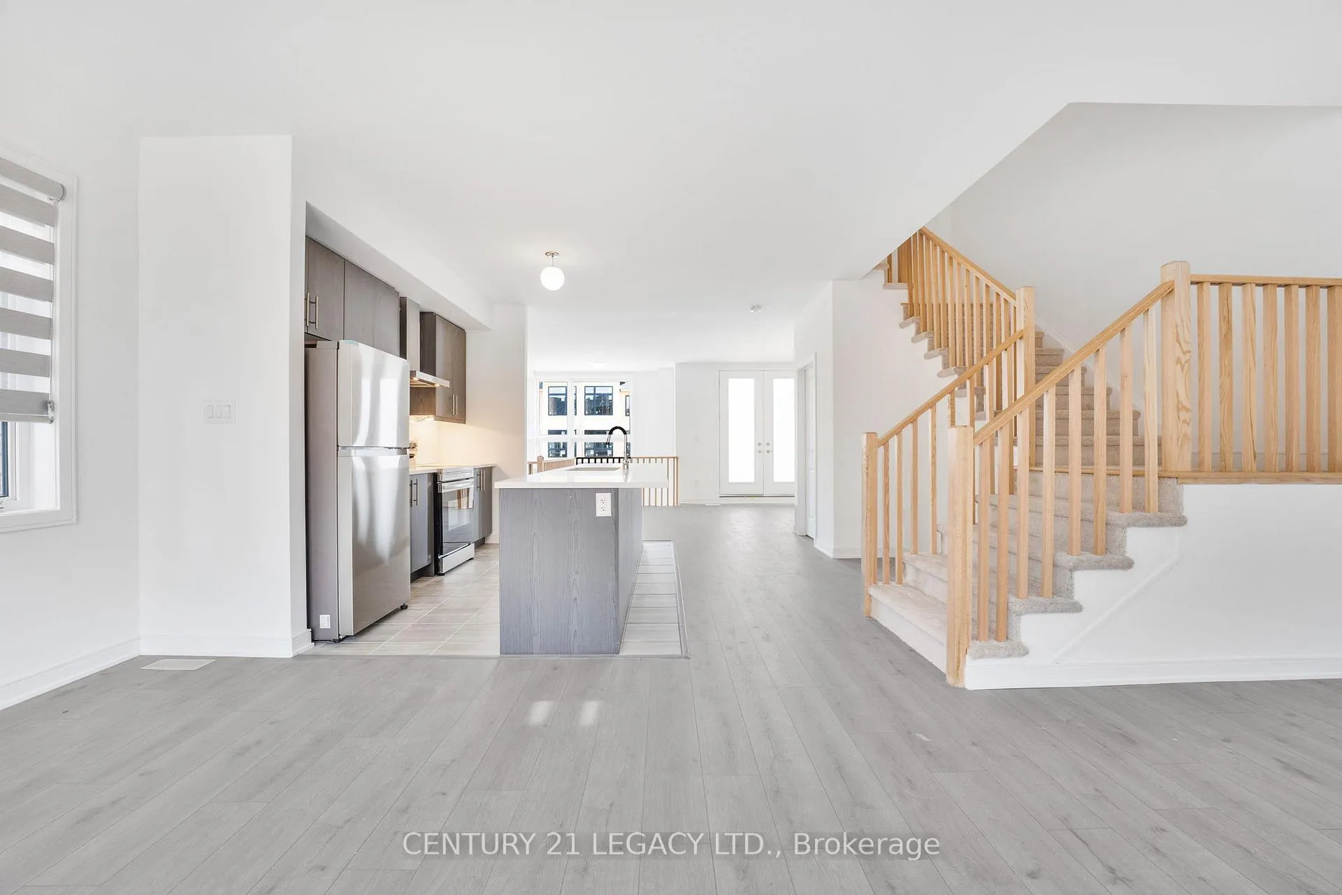Photo 17 of 131 Blue Frst Crescent, Barrie, Innis-Shore — HOMEH