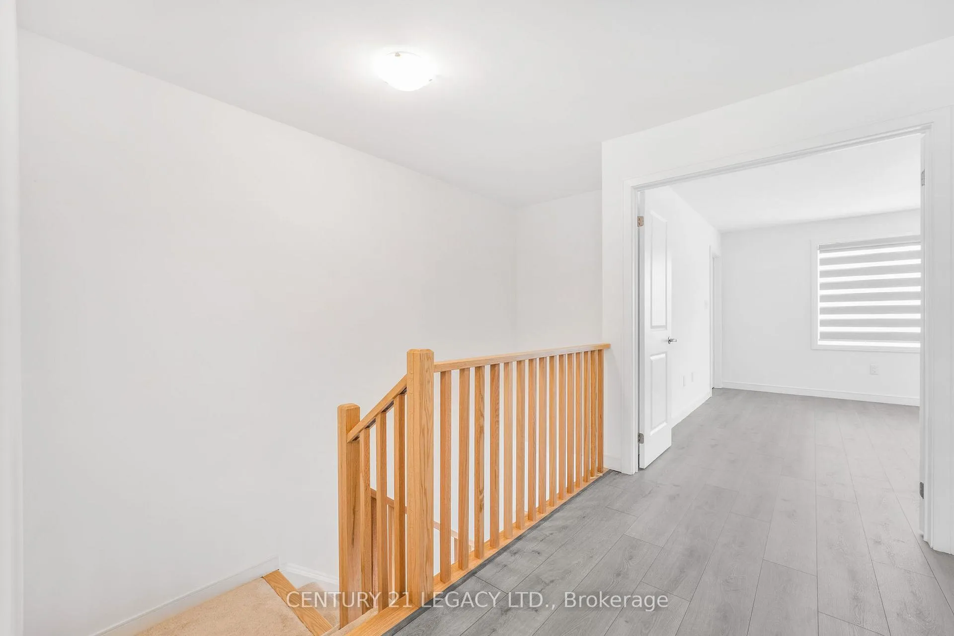 Photo 22 of 131 Blue Frst Crescent, Barrie, Innis-Shore — HOMEH