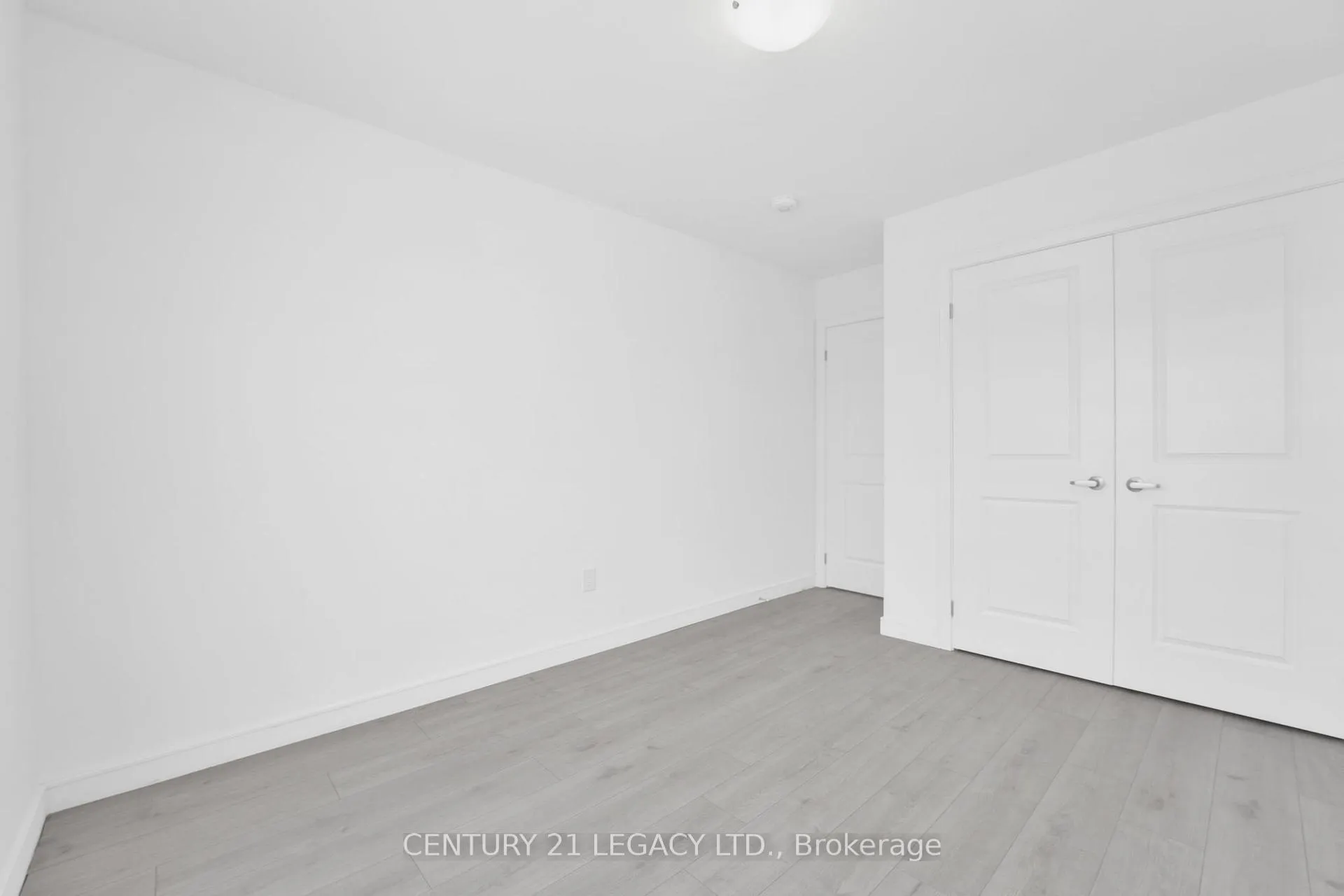 Photo 30 of 131 Blue Frst Crescent, Barrie, Innis-Shore — HOMEH