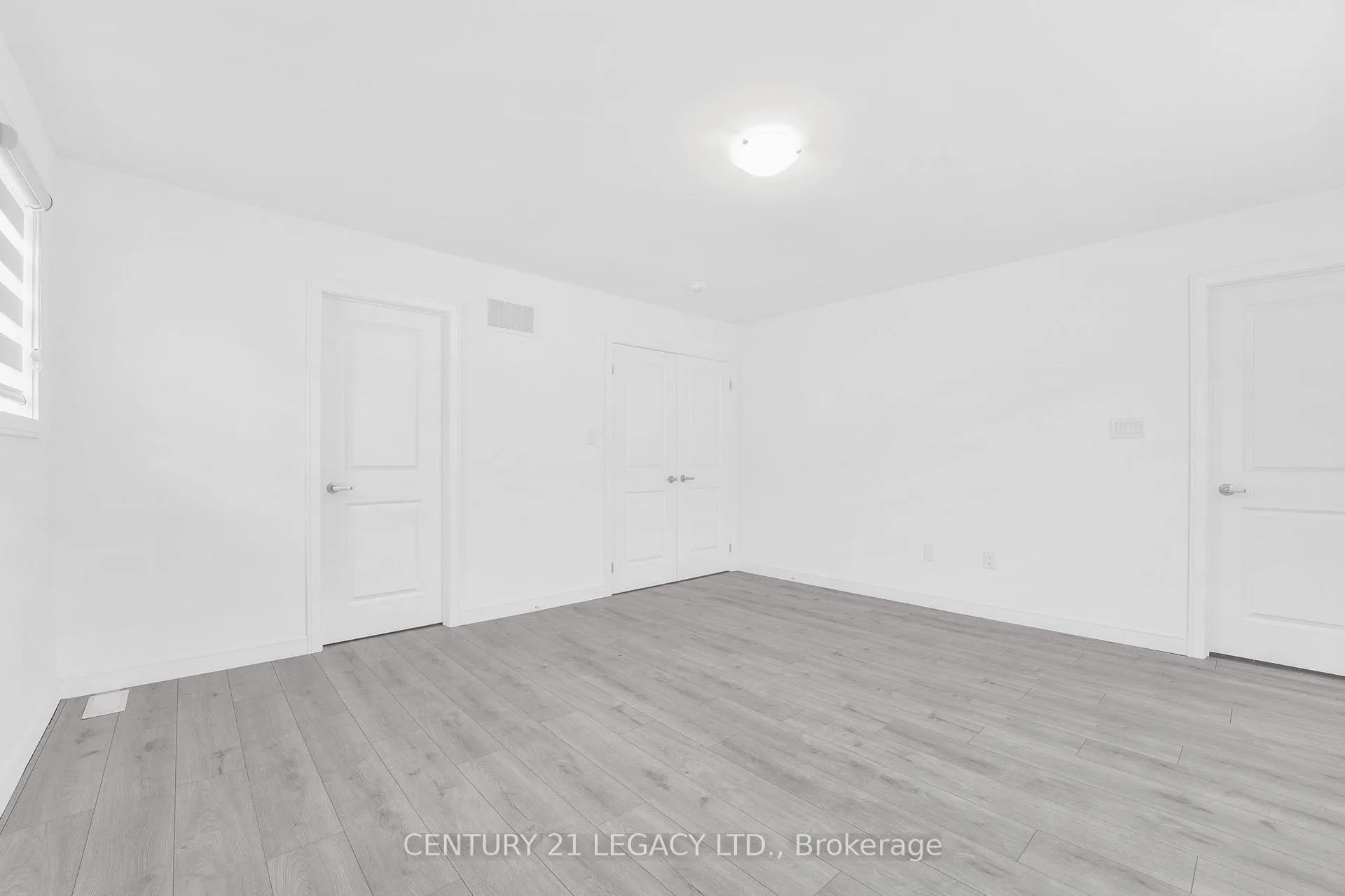 Photo 31 of 131 Blue Frst Crescent, Barrie, Innis-Shore — HOMEH