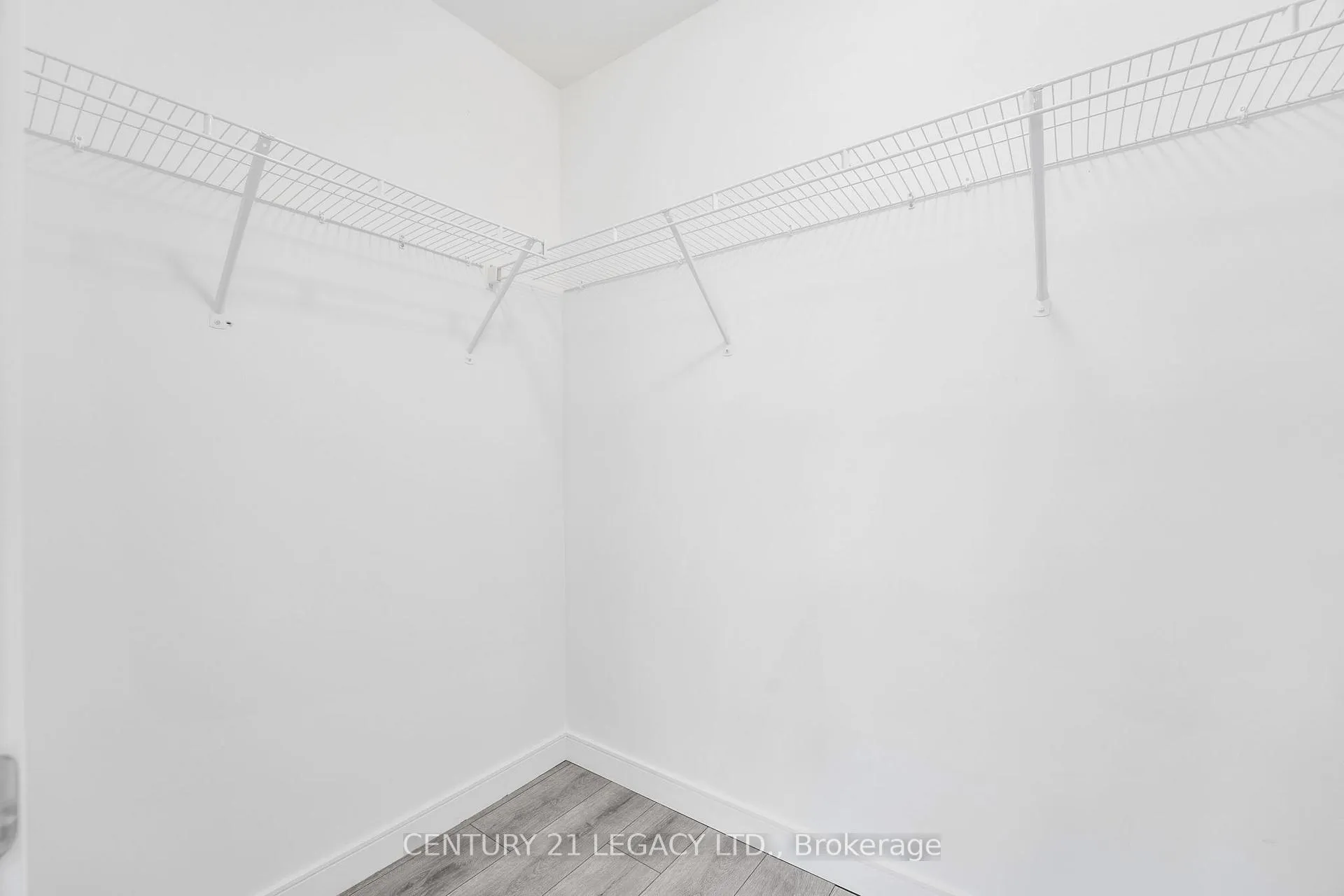 Photo 36 of 131 Blue Frst Crescent, Barrie, Innis-Shore — HOMEH