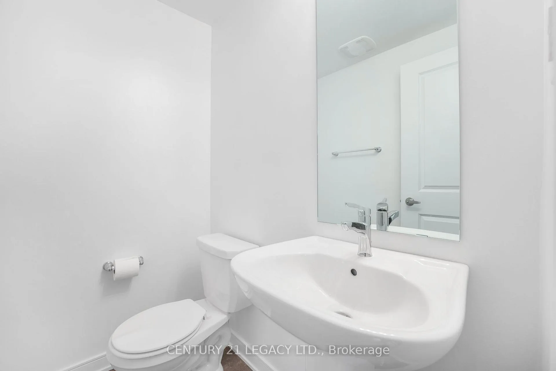 Photo 37 of 131 Blue Frst Crescent, Barrie, Innis-Shore — HOMEH