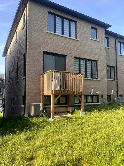 Photo 41 of 131 Blue Frst Crescent, Barrie, Innis-Shore — HOMEH