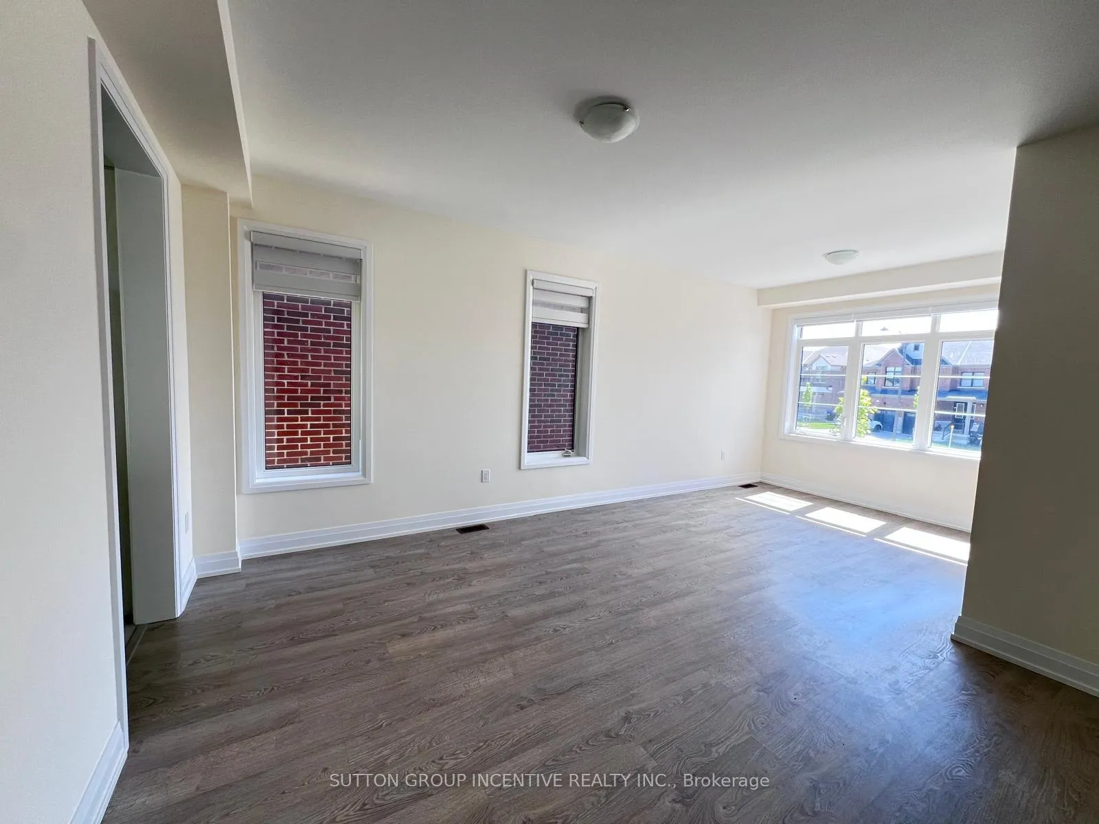 Photo 4 of 47 Bearberry Road, Springwater, Midhurst — HOMEH