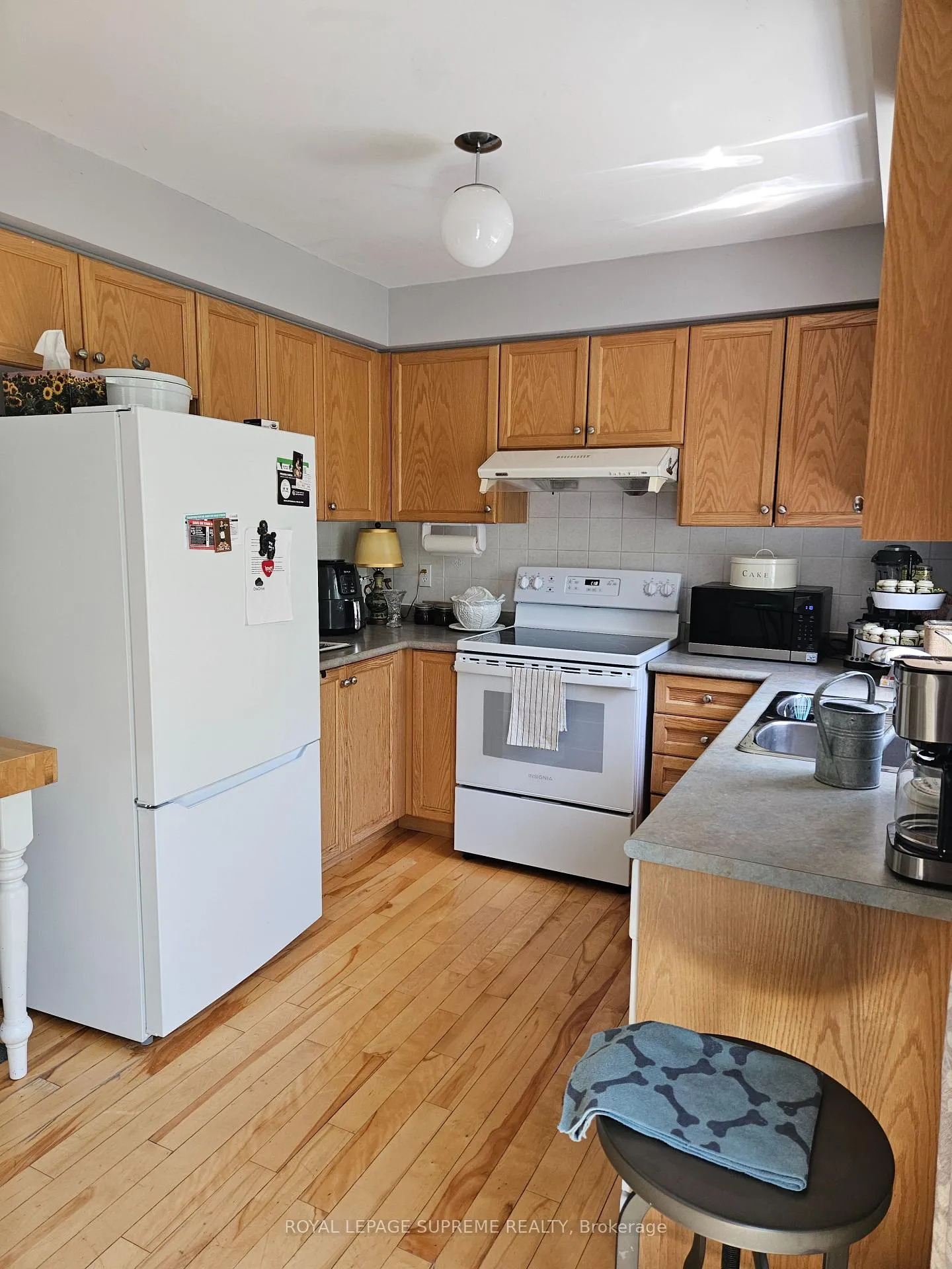 Photo 5 of 123 Trevino Circle, Barrie, East Bayfield — HOMEH