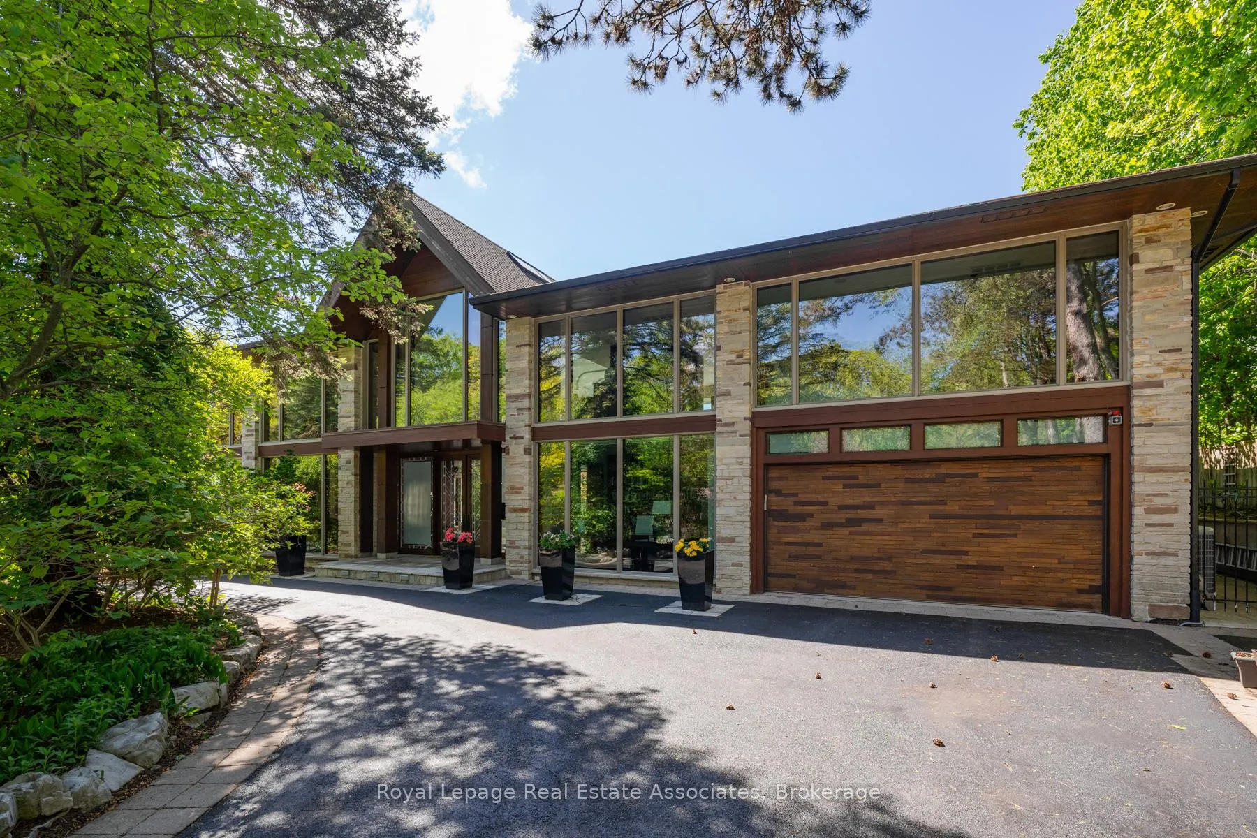 Photo 1 of 1510 Pinetree Crescent, Mississauga, Mineola — HOMEH