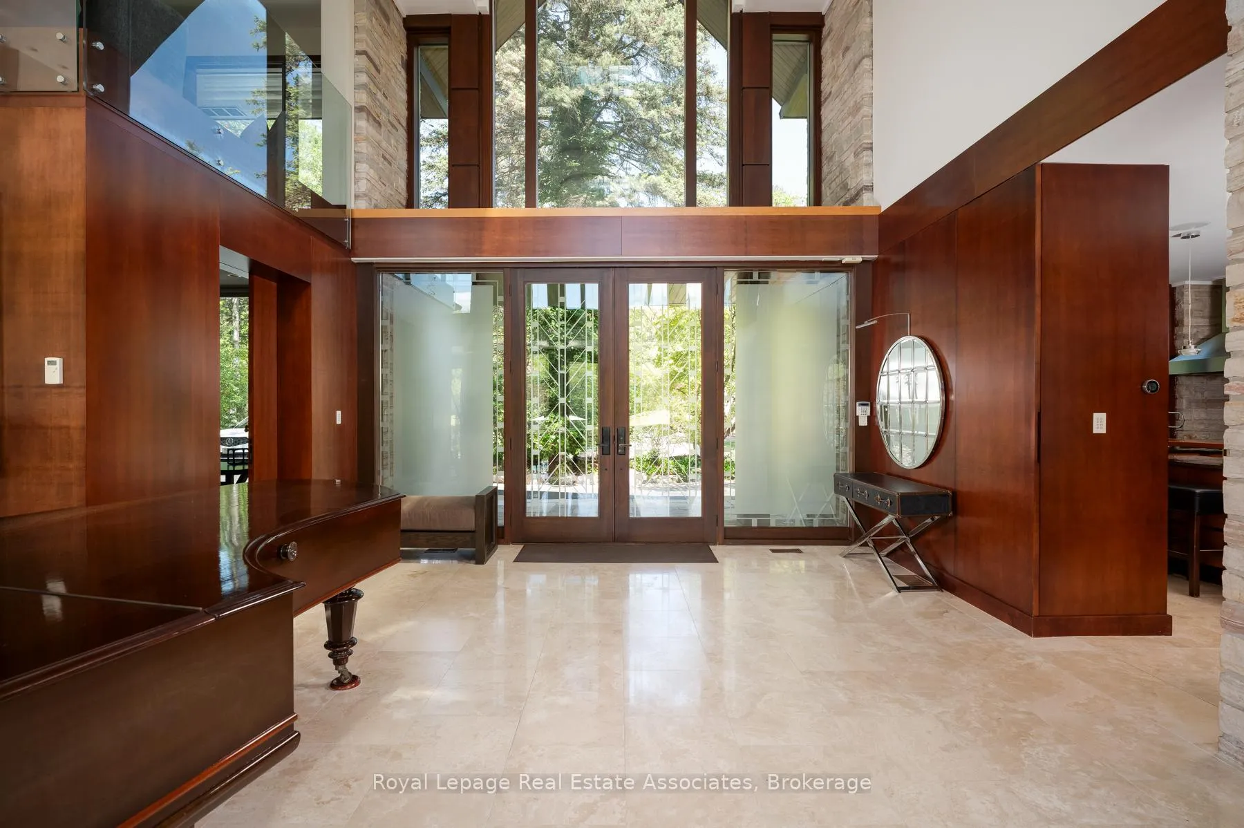 Photo 3 of 1510 Pinetree Crescent, Mississauga, Mineola — HOMEH