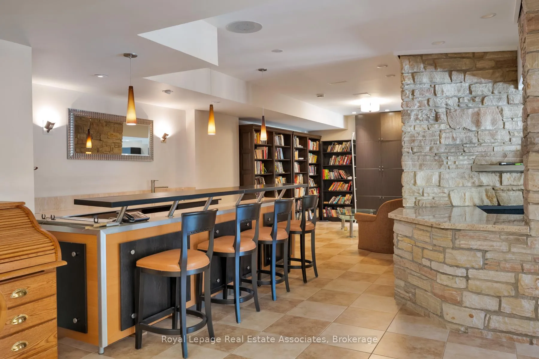 Photo 37 of 1510 Pinetree Crescent, Mississauga, Mineola — HOMEH