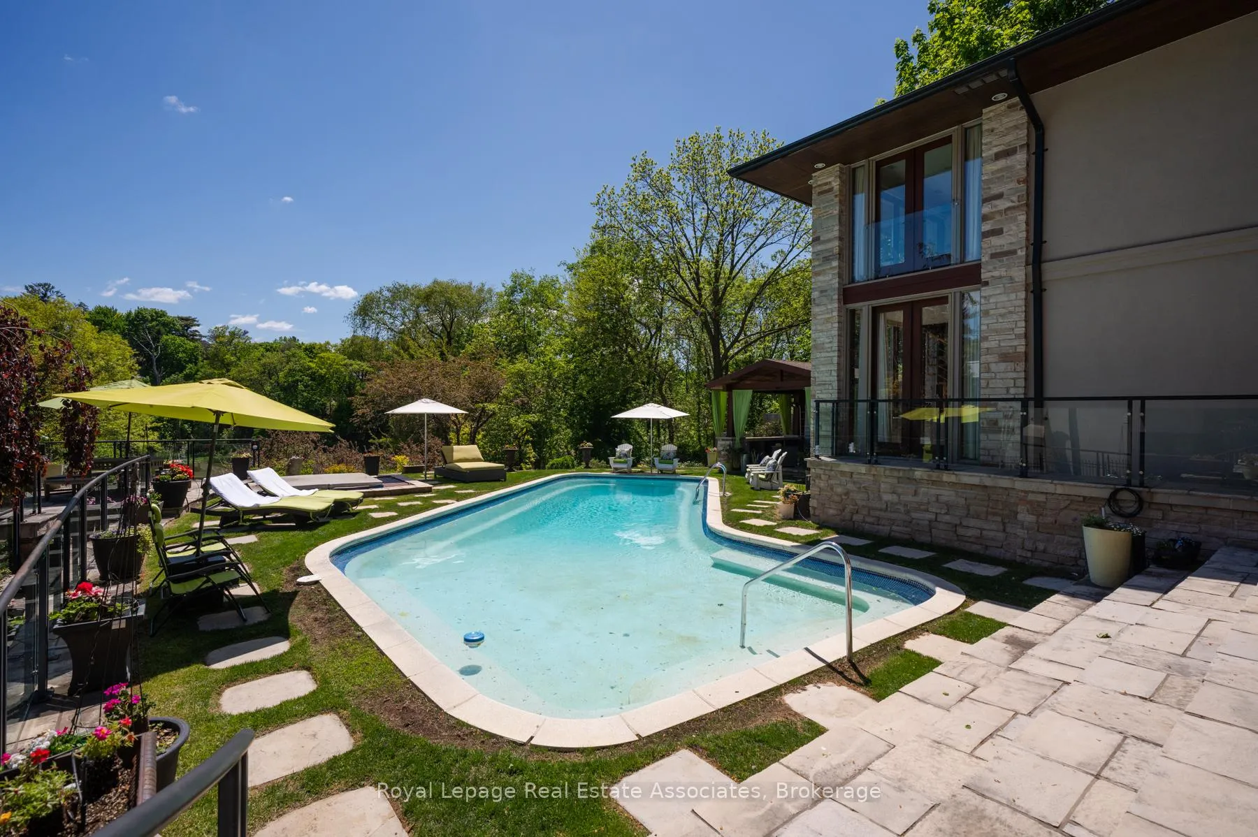 Photo 41 of 1510 Pinetree Crescent, Mississauga, Mineola — HOMEH