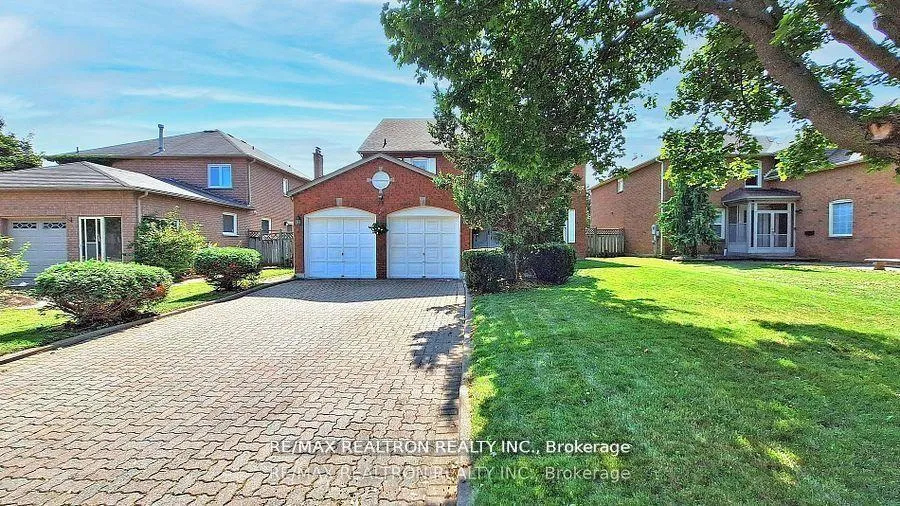 Photo 1 of 72 Spanhouse Crescent, Markham, Unionville — HOMEH