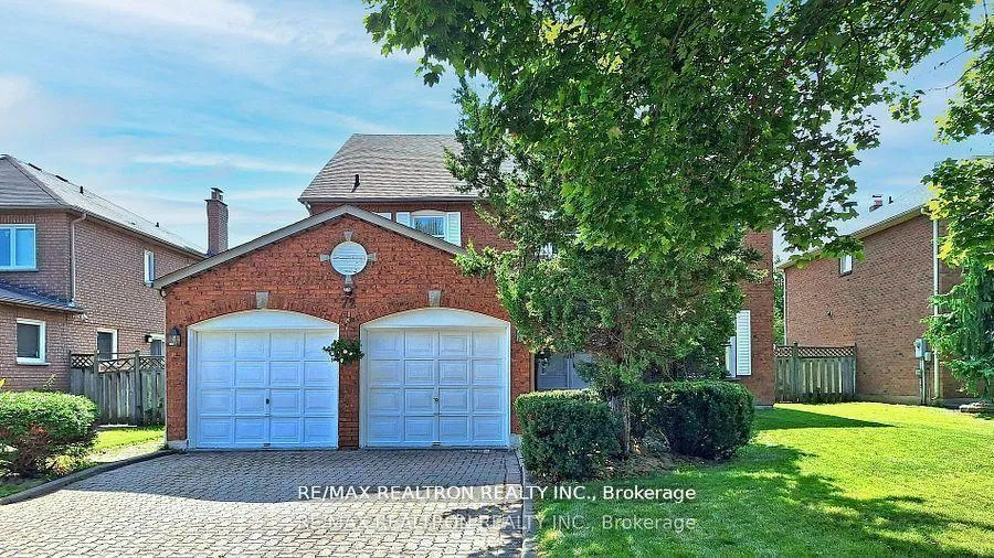 Photo 2 of 72 Spanhouse Crescent, Markham, Unionville — HOMEH