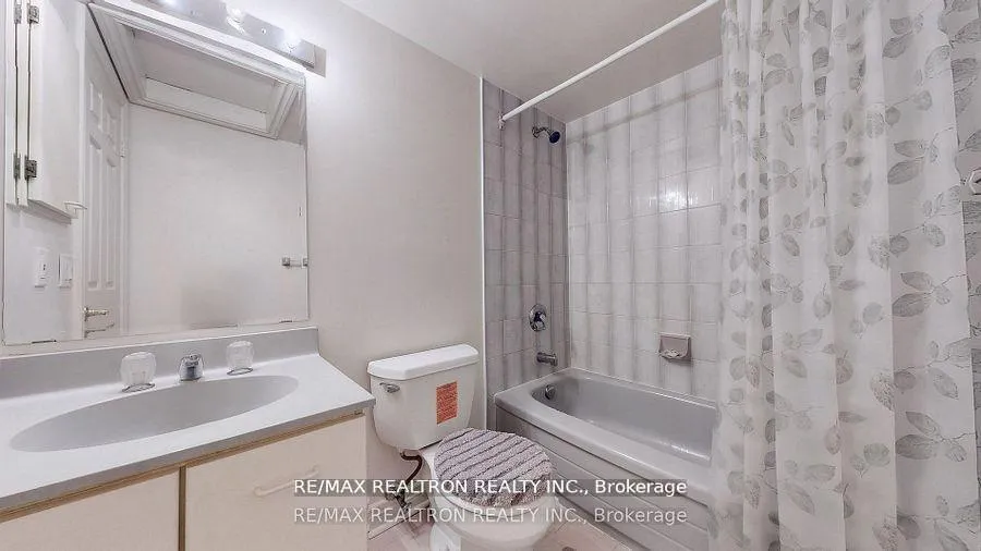 Photo 21 of 72 Spanhouse Crescent, Markham, Unionville — HOMEH