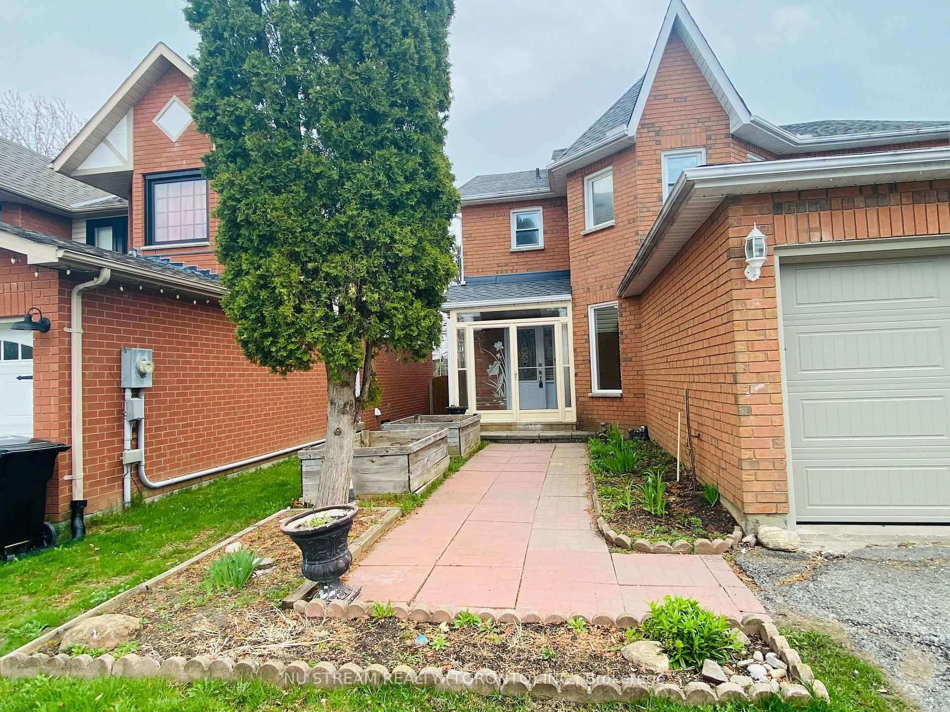 Photo 3 of 25 Quance Street, Barrie, Holly — HOMEH