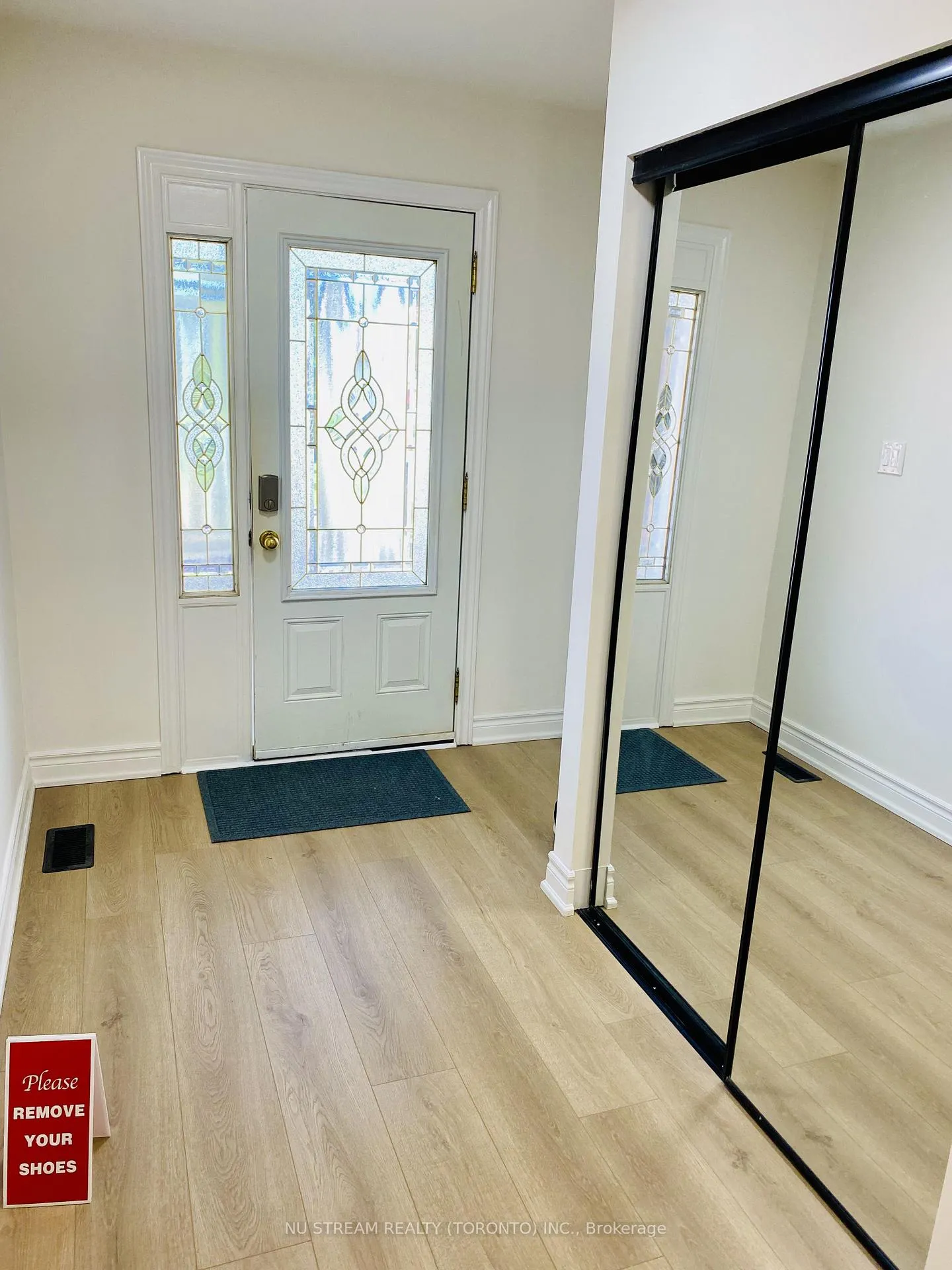 Photo 4 of 25 Quance Street, Barrie, Holly — HOMEH