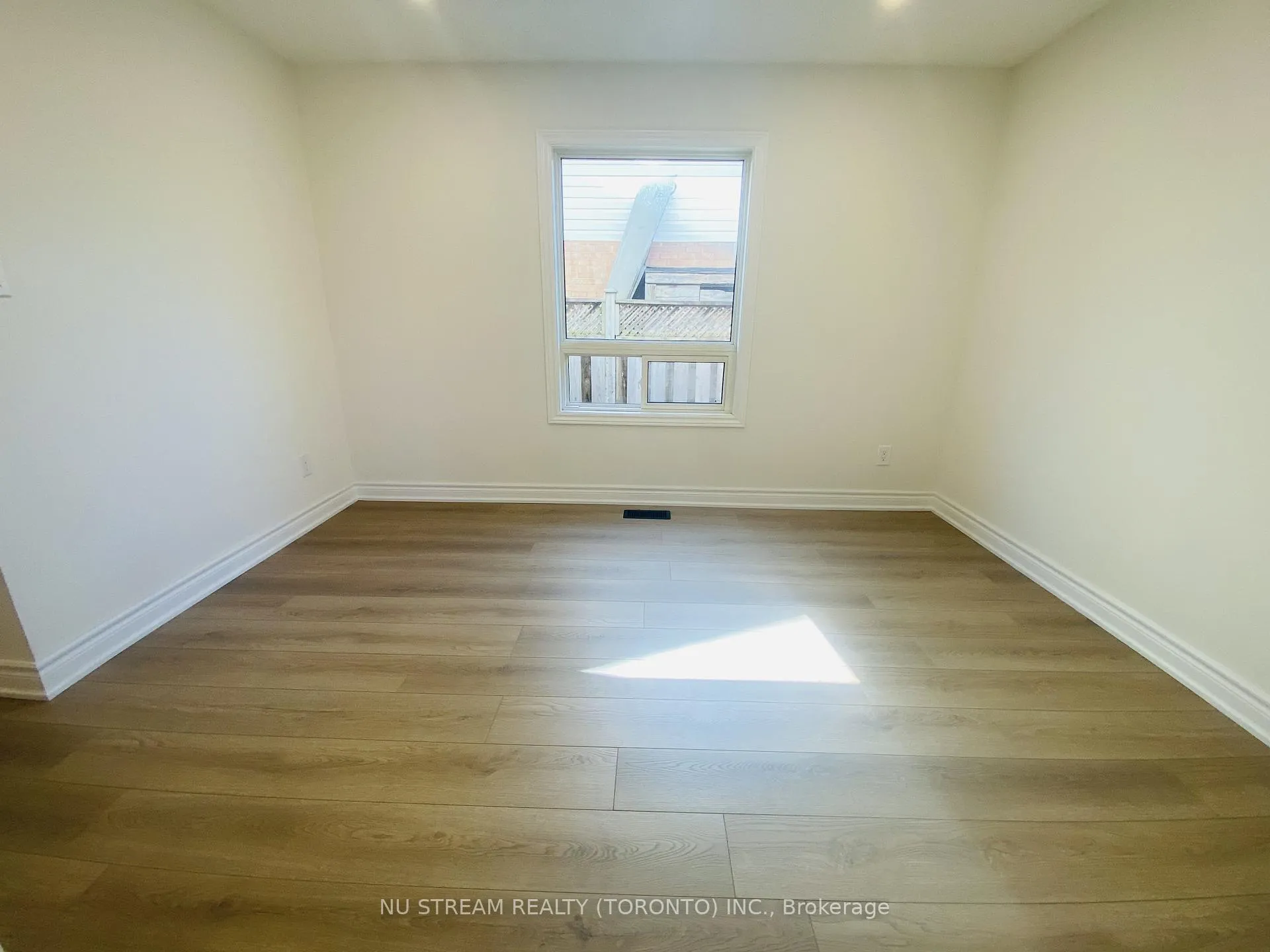 Photo 10 of 25 Quance Street, Barrie, Holly — HOMEH