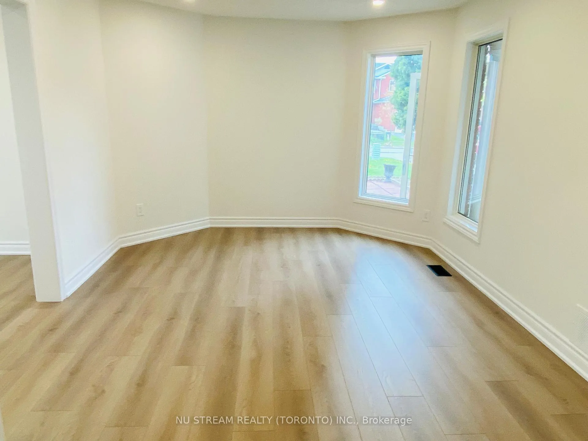 Photo 11 of 25 Quance Street, Barrie, Holly — HOMEH