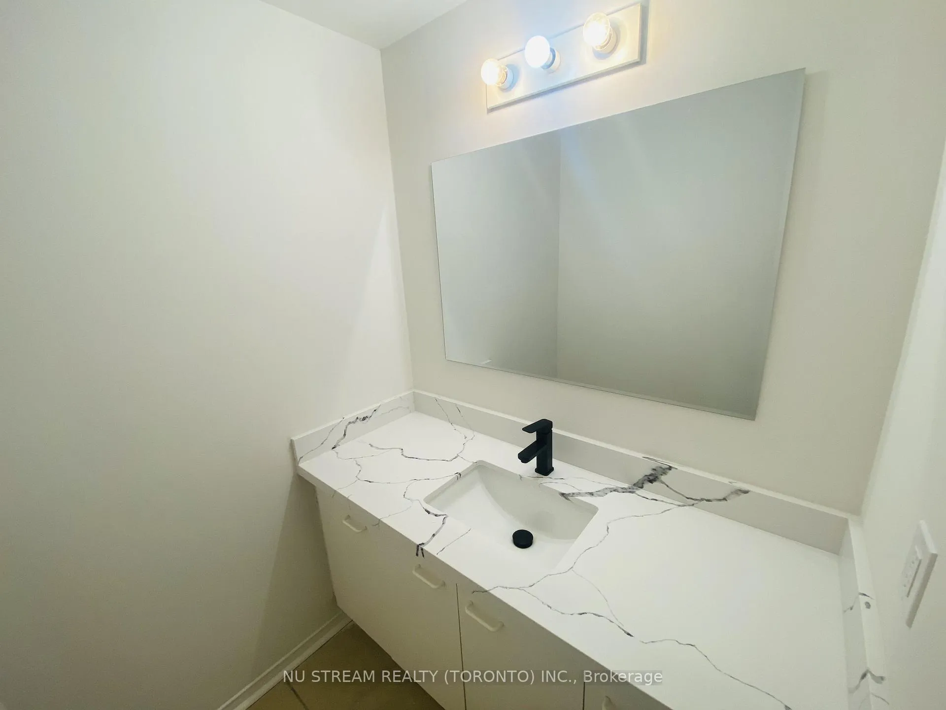 Photo 17 of 25 Quance Street, Barrie, Holly — HOMEH