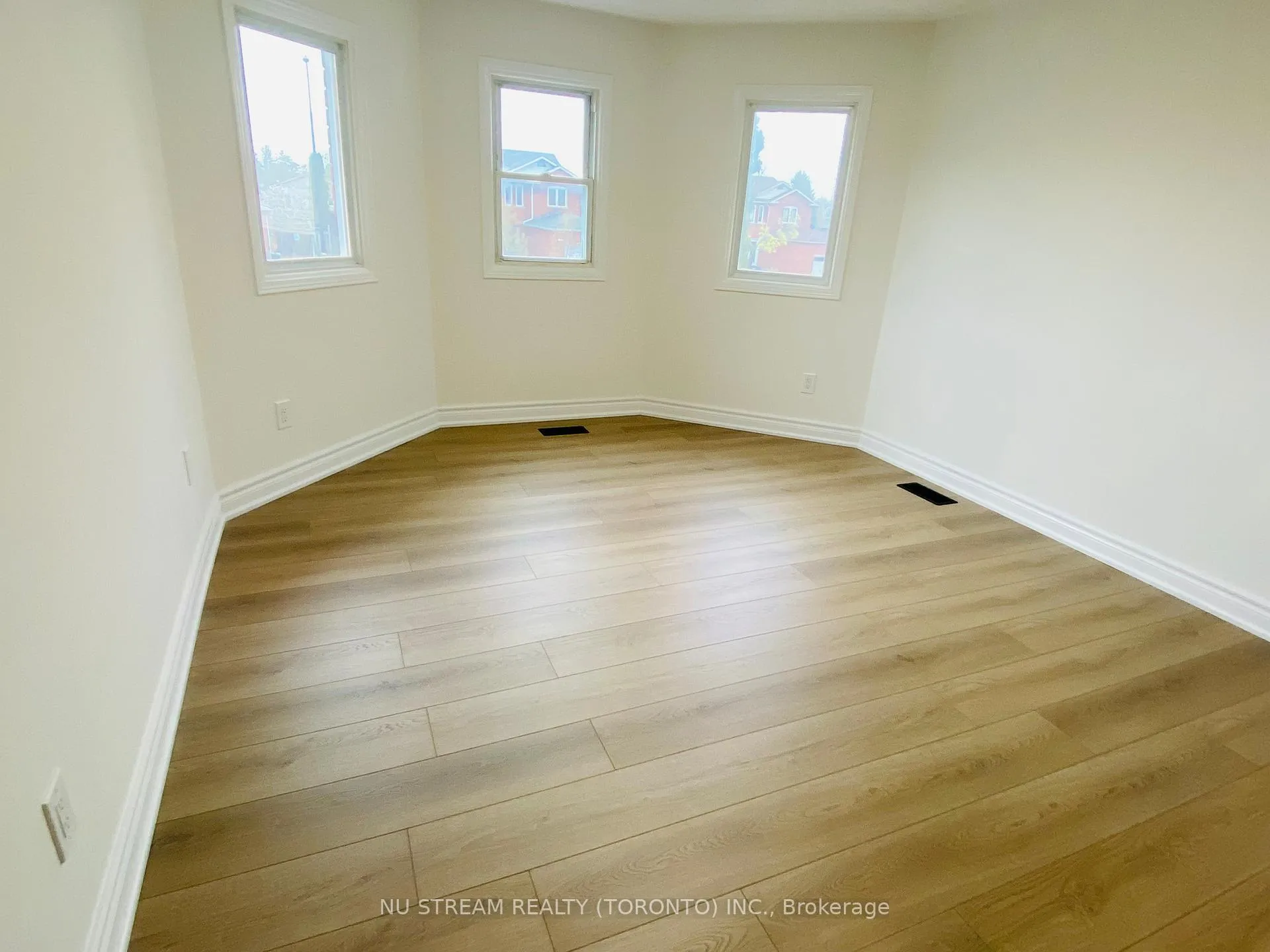 Photo 19 of 25 Quance Street, Barrie, Holly — HOMEH