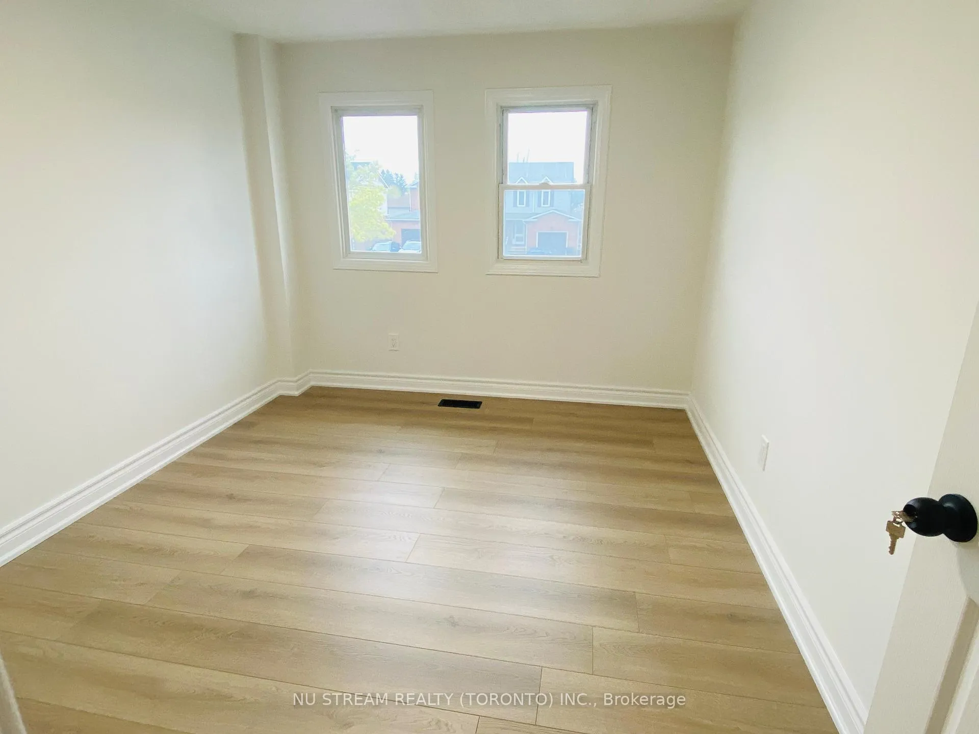 Photo 20 of 25 Quance Street, Barrie, Holly — HOMEH