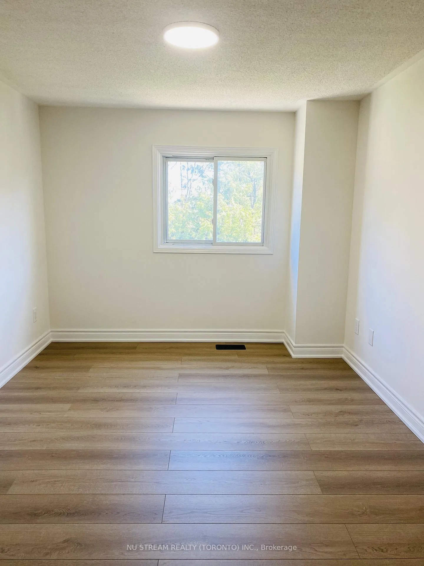 Photo 21 of 25 Quance Street, Barrie, Holly — HOMEH