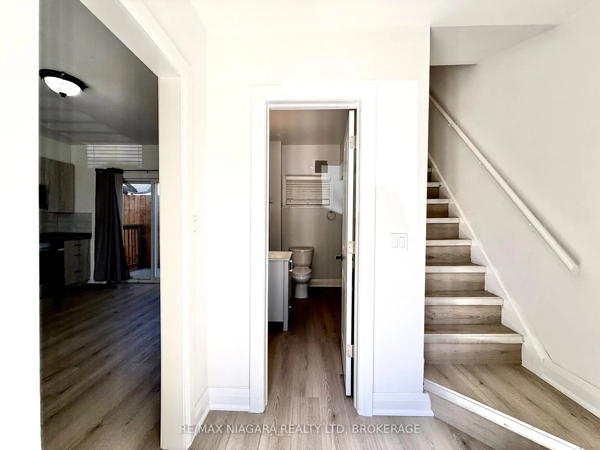 Photo 3 of Unit Unit 2, 4711 River Road, Niagara Falls, Downtown — HOMEH