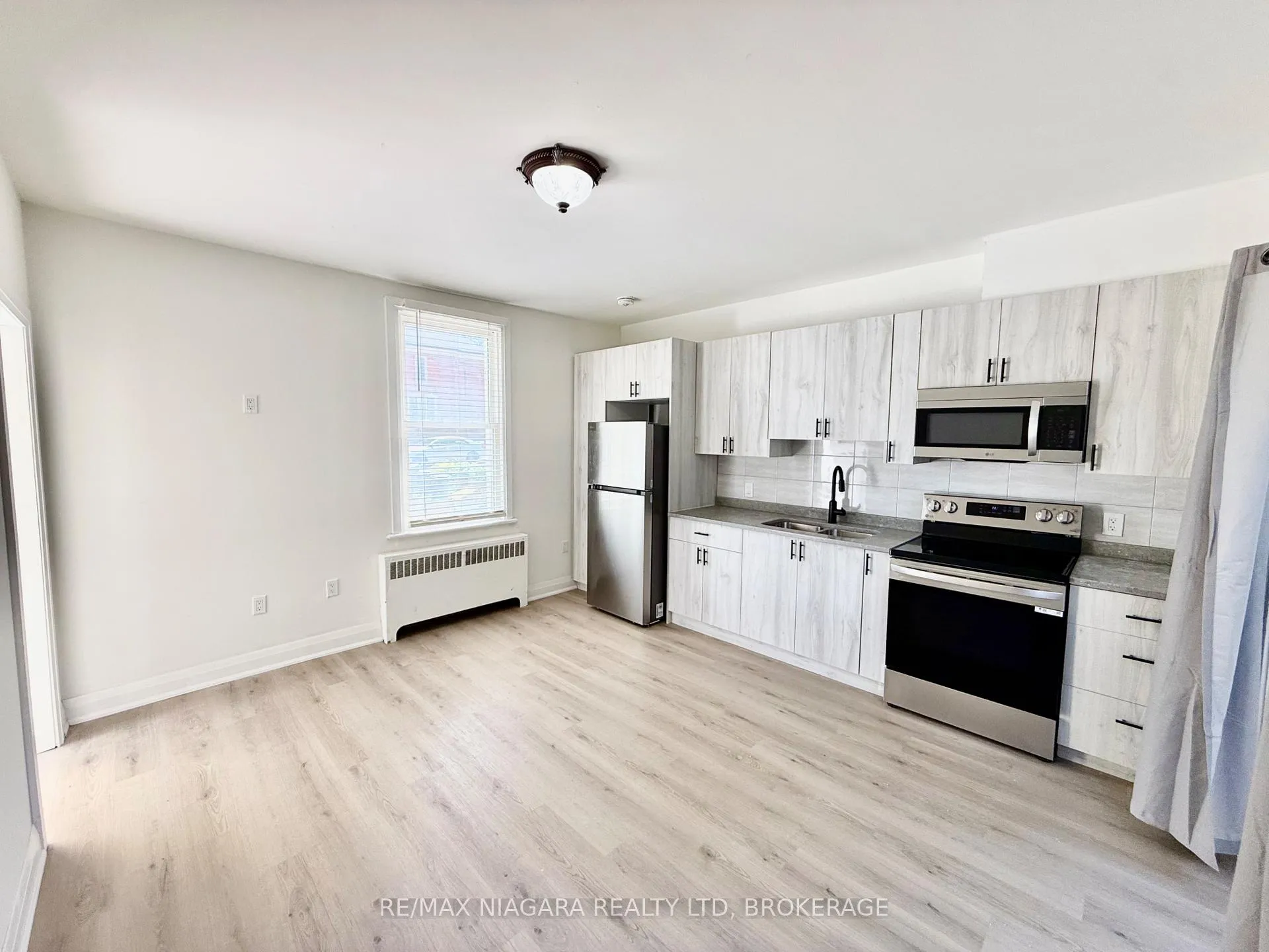 Photo 6 of Unit Unit 2, 4711 River Road, Niagara Falls, Downtown — HOMEH