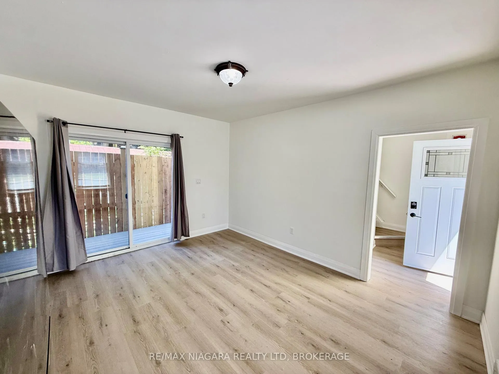 Photo 7 of Unit Unit 2, 4711 River Road, Niagara Falls, Downtown — HOMEH
