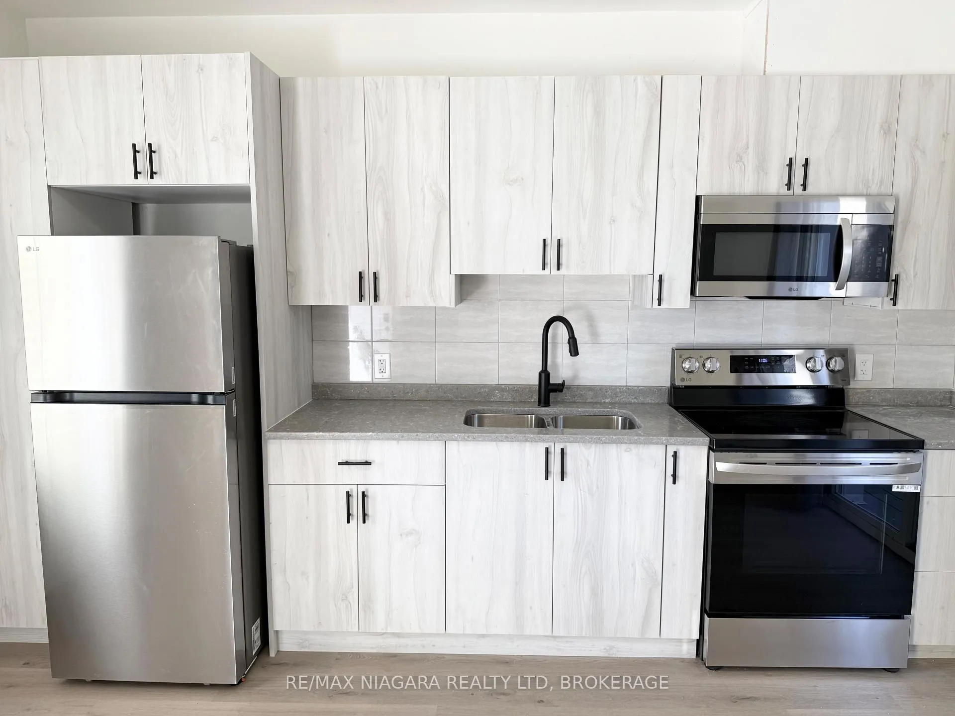 Photo 10 of Unit Unit 2, 4711 River Road, Niagara Falls, Downtown — HOMEH