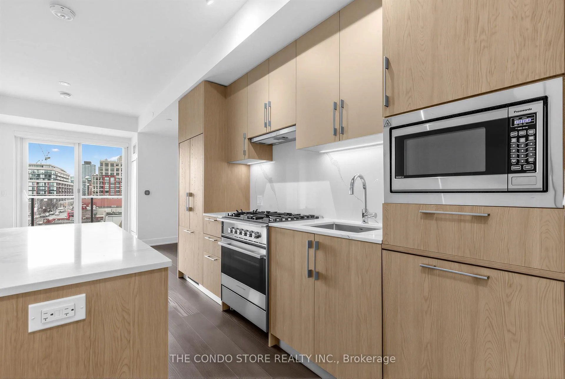 Photo 1 of Unit 611, 8 Manor Road W, Toronto, Yonge-Eglinton — HOMEH