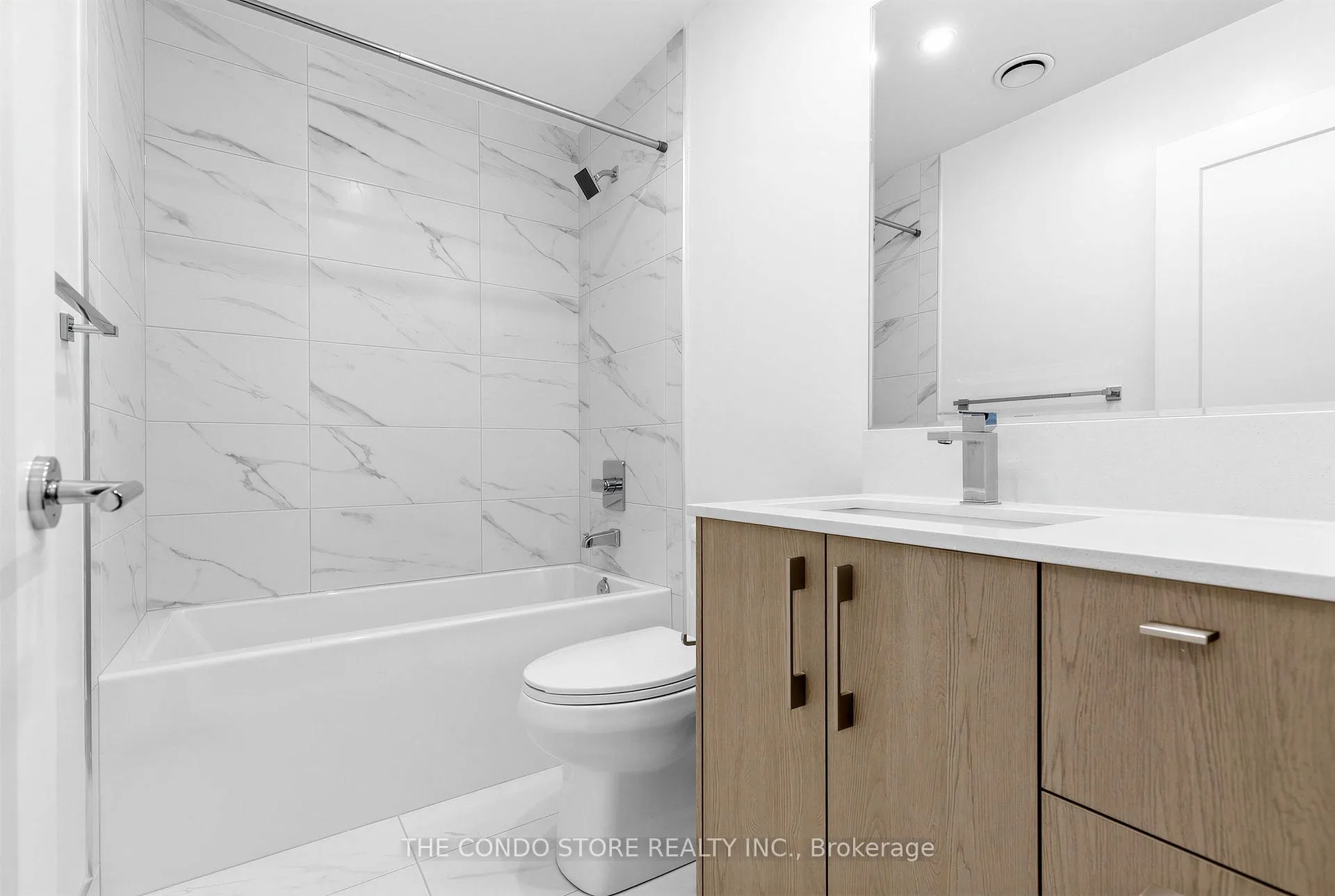 Photo 8 of Unit 611, 8 Manor Road W, Toronto, Yonge-Eglinton — HOMEH