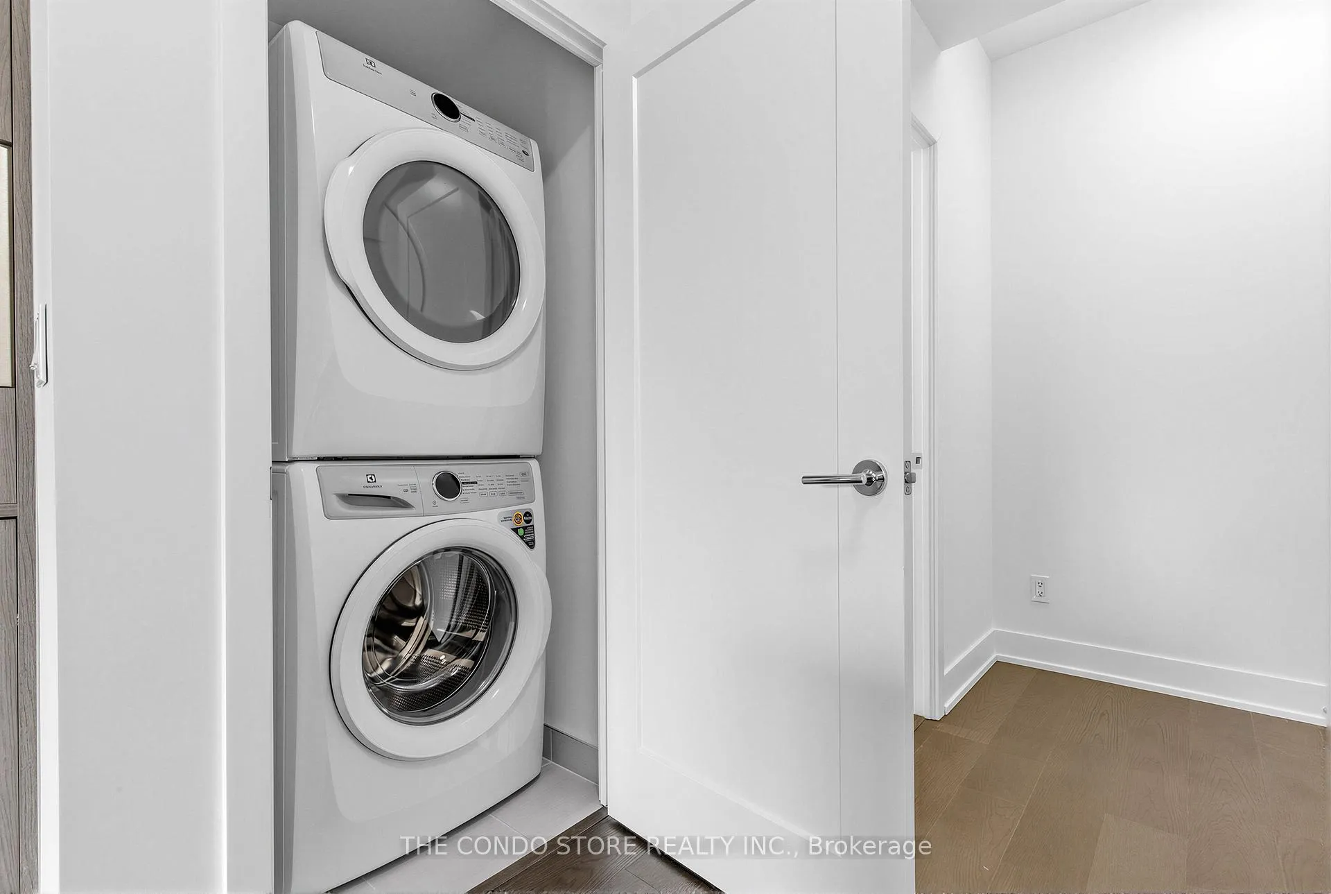 Photo 14 of Unit 611, 8 Manor Road W, Toronto, Yonge-Eglinton — HOMEH