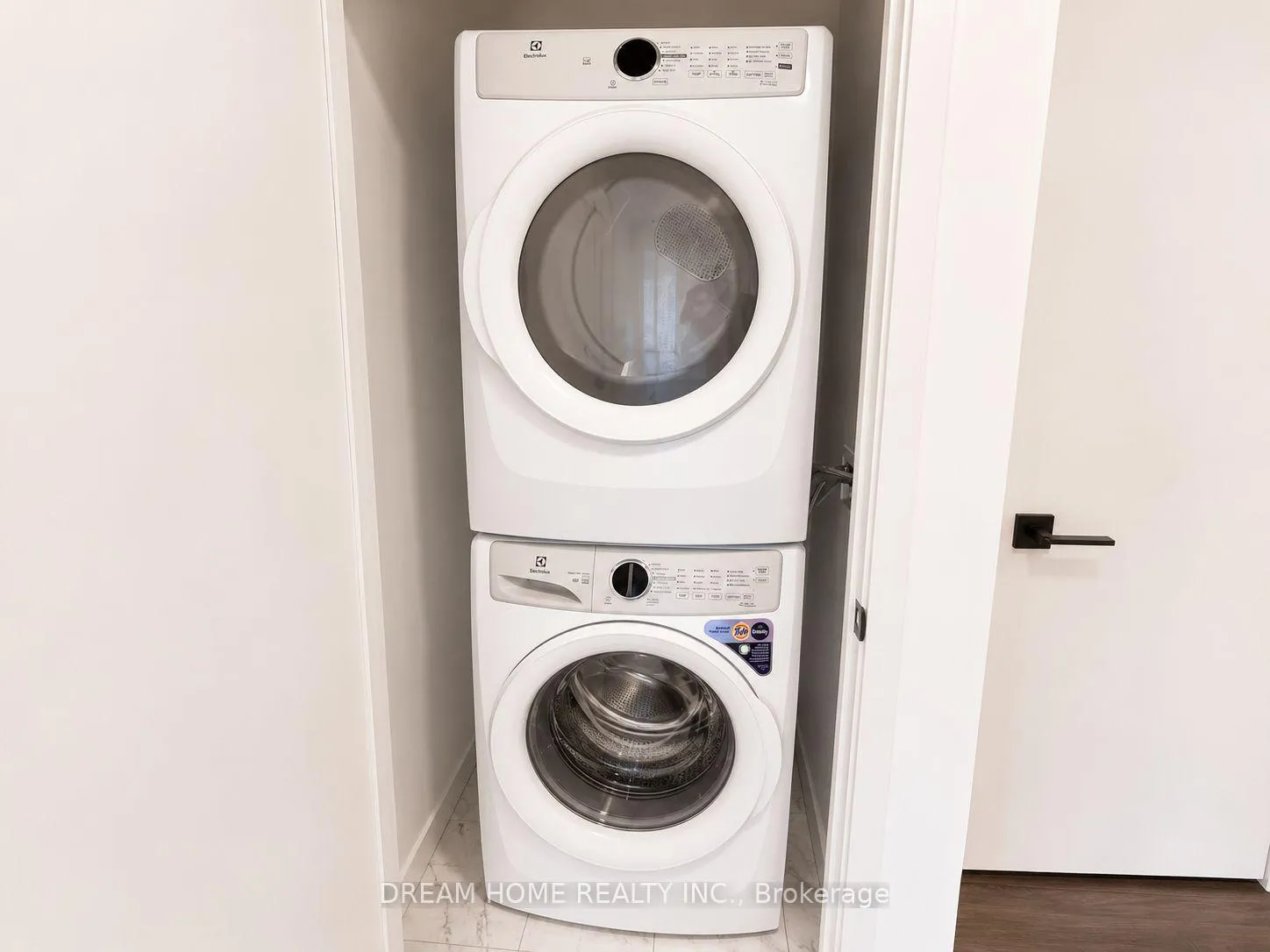 Photo 11 of Unit 1602, 609 Sherbourne Street, Toronto, North St. James Town — HOMEH