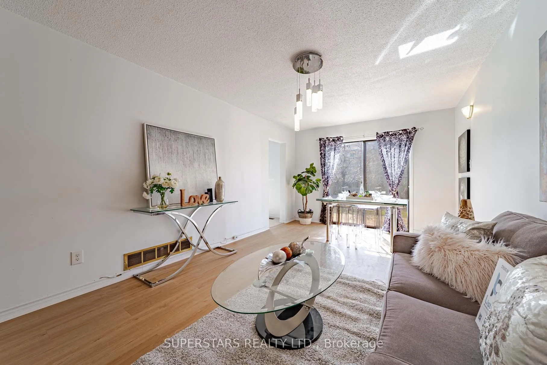 Photo 2 of 135 Appleby Crescent, Markham, Milliken Mills West — HOMEH