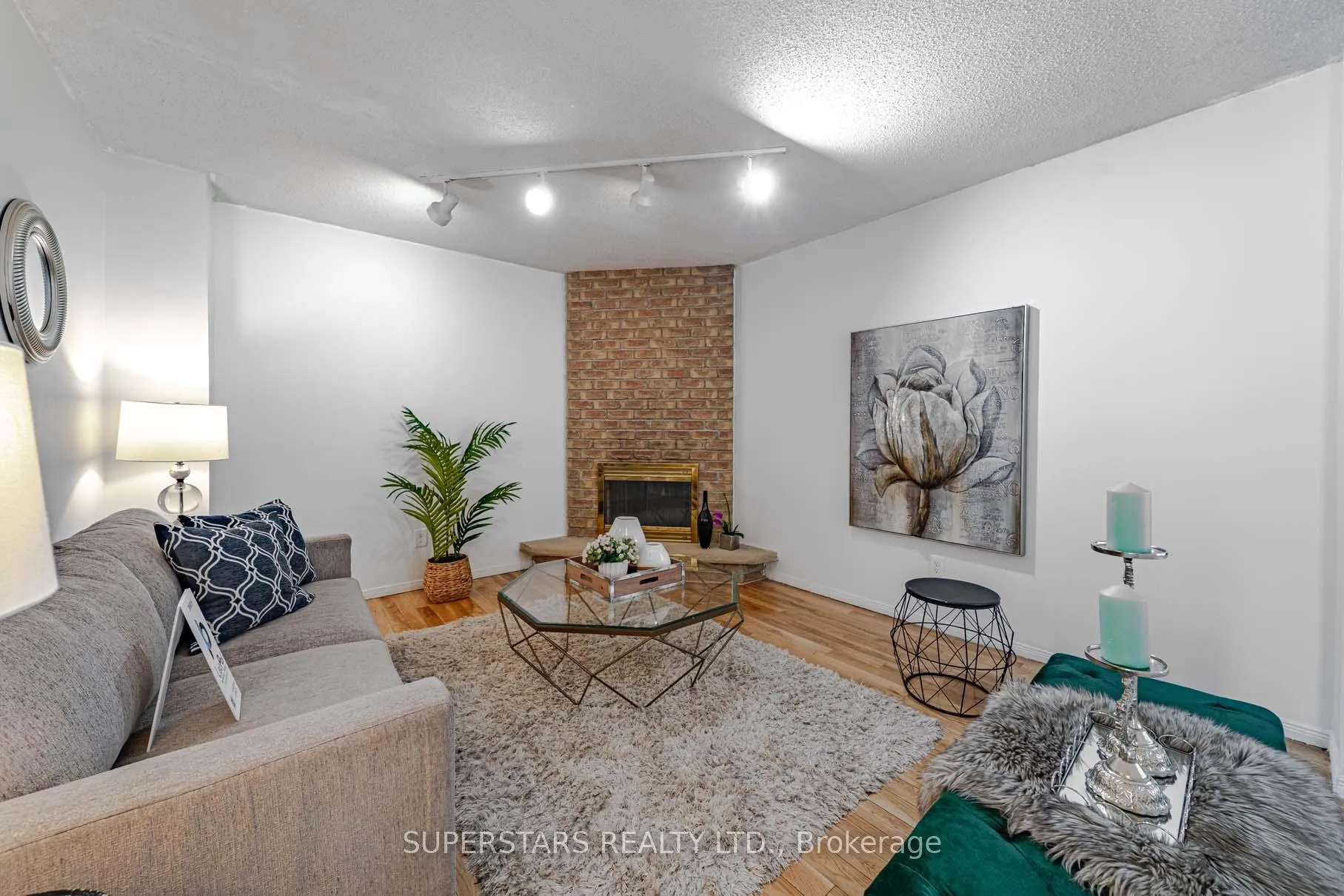 Photo 5 of 135 Appleby Crescent, Markham, Milliken Mills West — HOMEH
