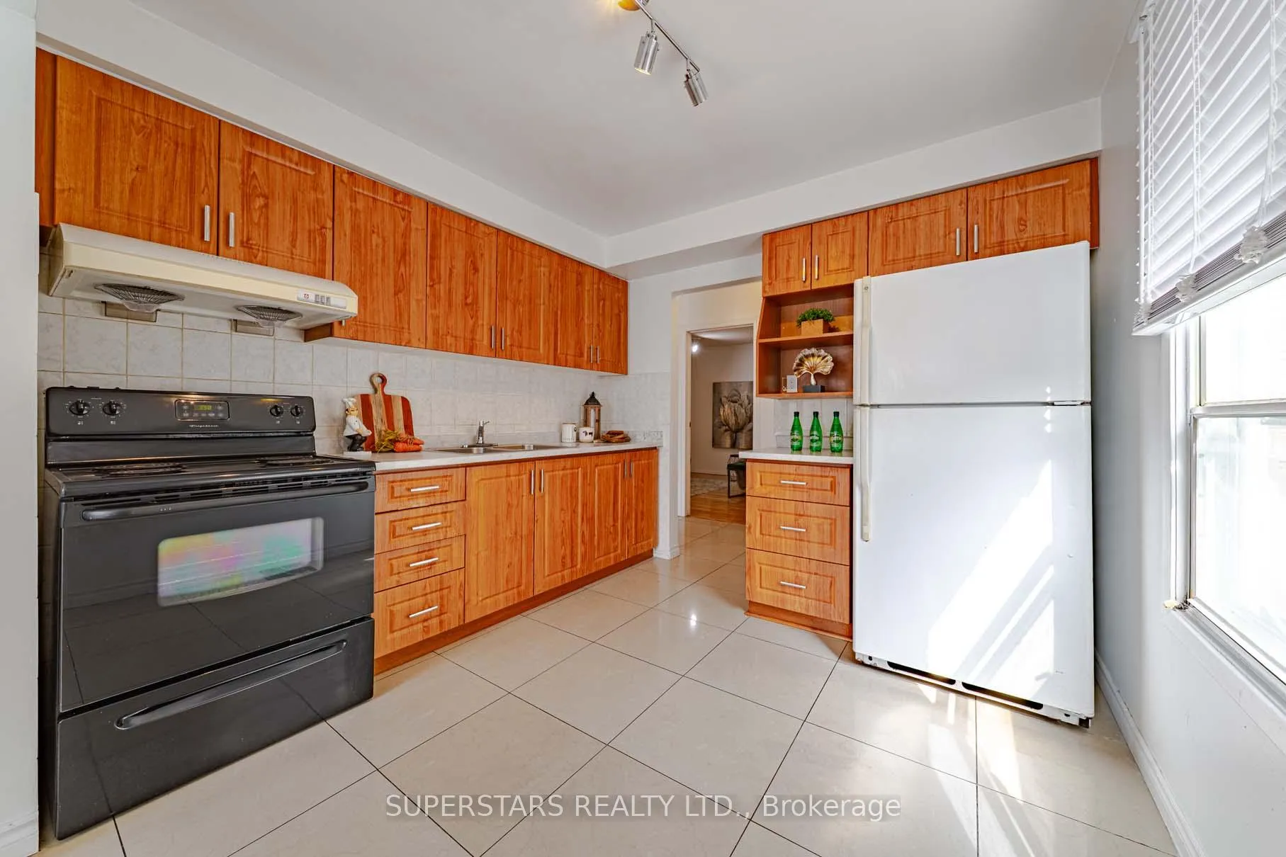 Photo 8 of 135 Appleby Crescent, Markham, Milliken Mills West — HOMEH