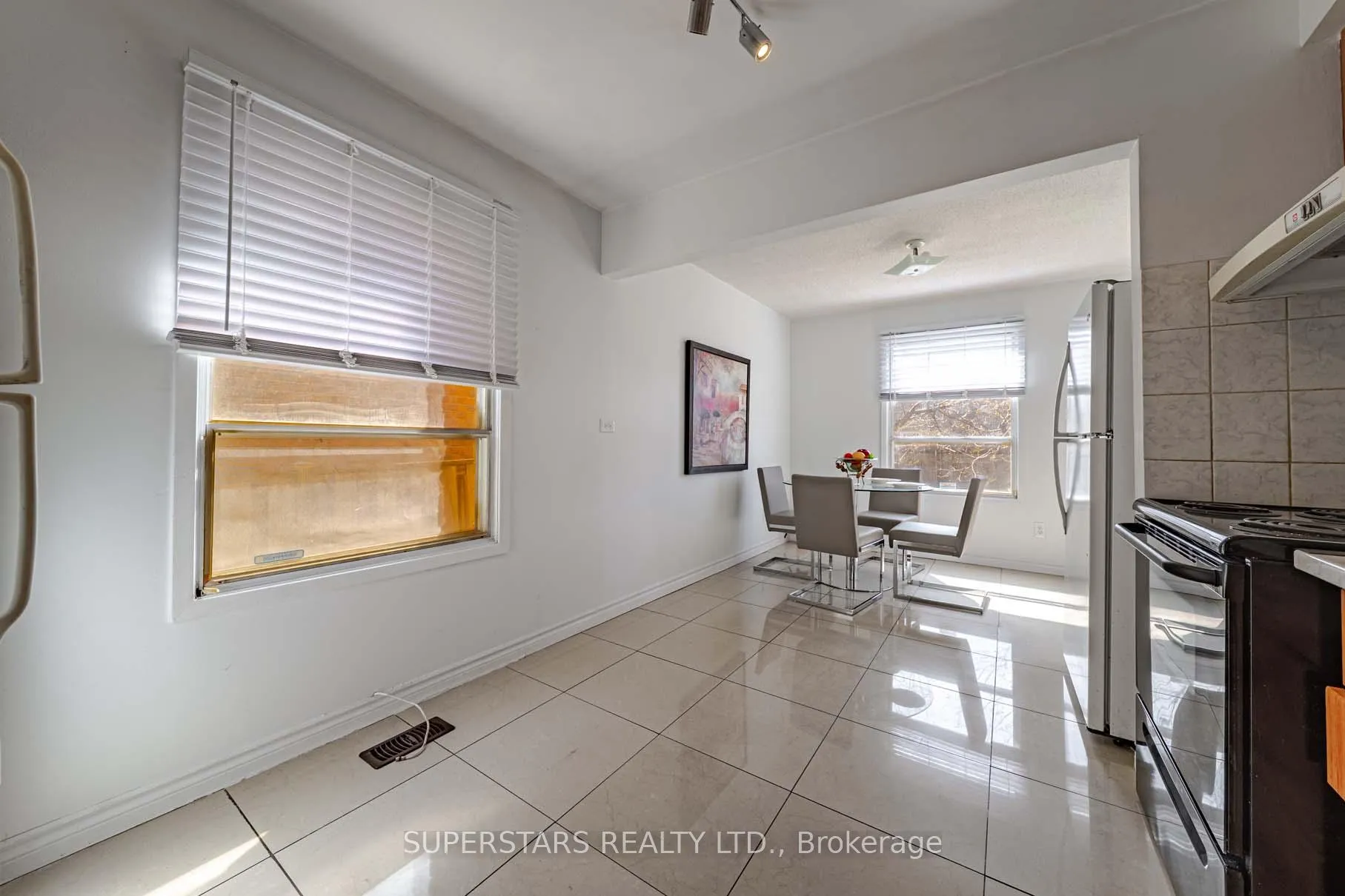 Photo 9 of 135 Appleby Crescent, Markham, Milliken Mills West — HOMEH