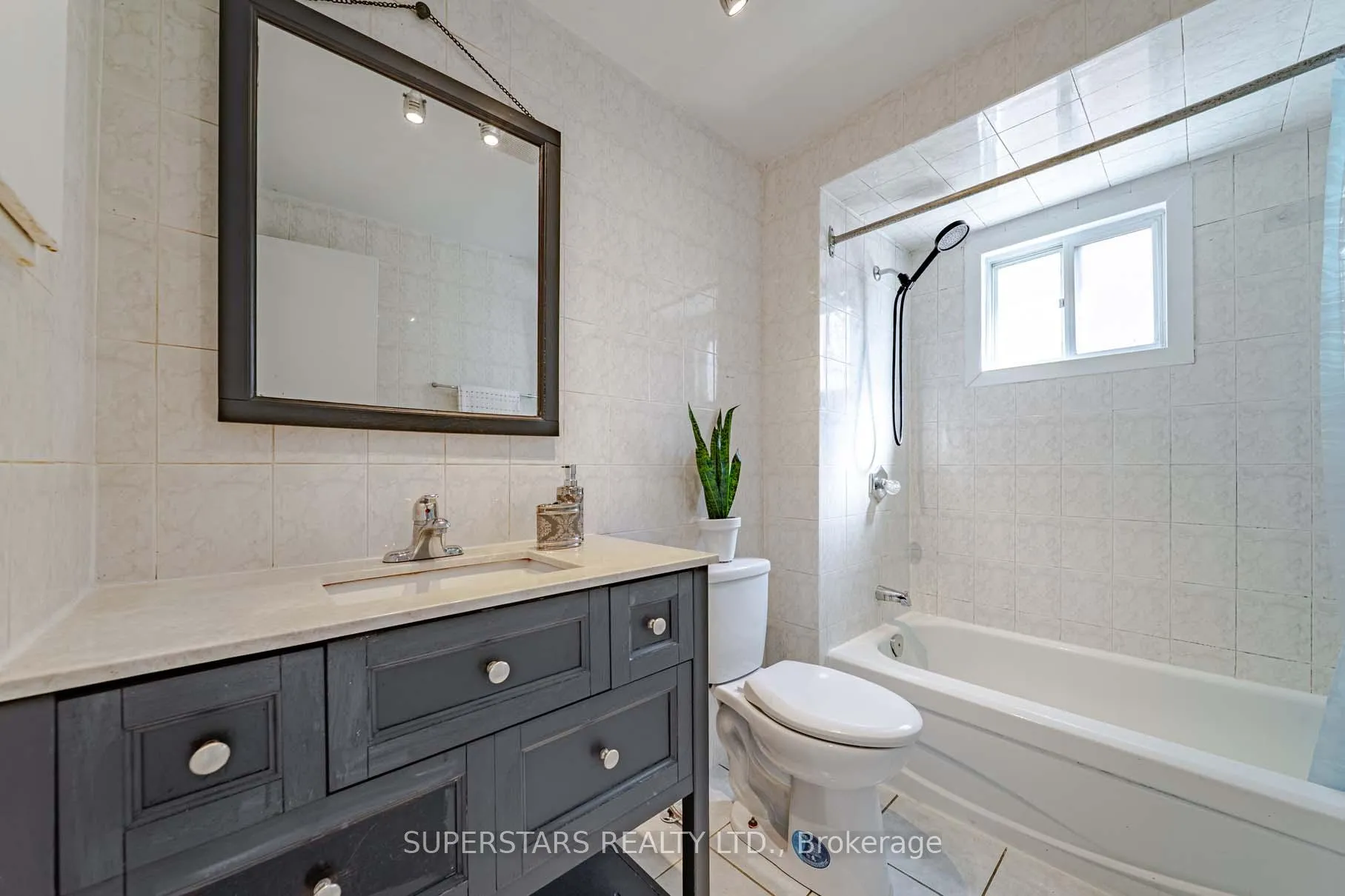 Photo 25 of 135 Appleby Crescent, Markham, Milliken Mills West — HOMEH