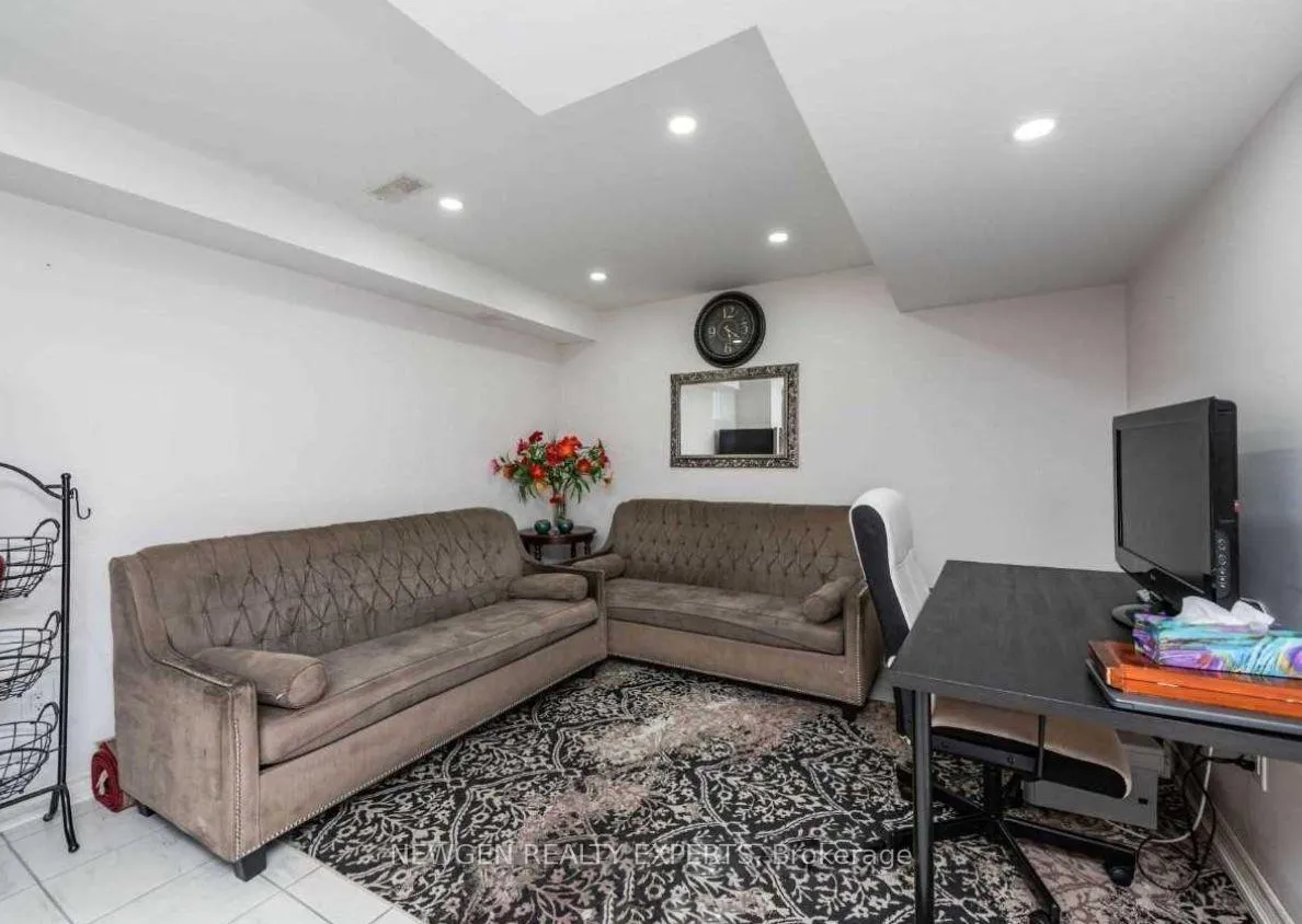 Photo 3 of 24 Thornapple (Basement) Street, Brampton, Sandringham-Wellington North — HOMEH