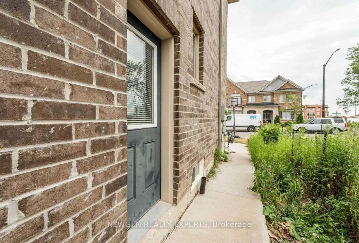 Photo 6 of 24 Thornapple (Basement) Street, Brampton, Sandringham-Wellington North — HOMEH