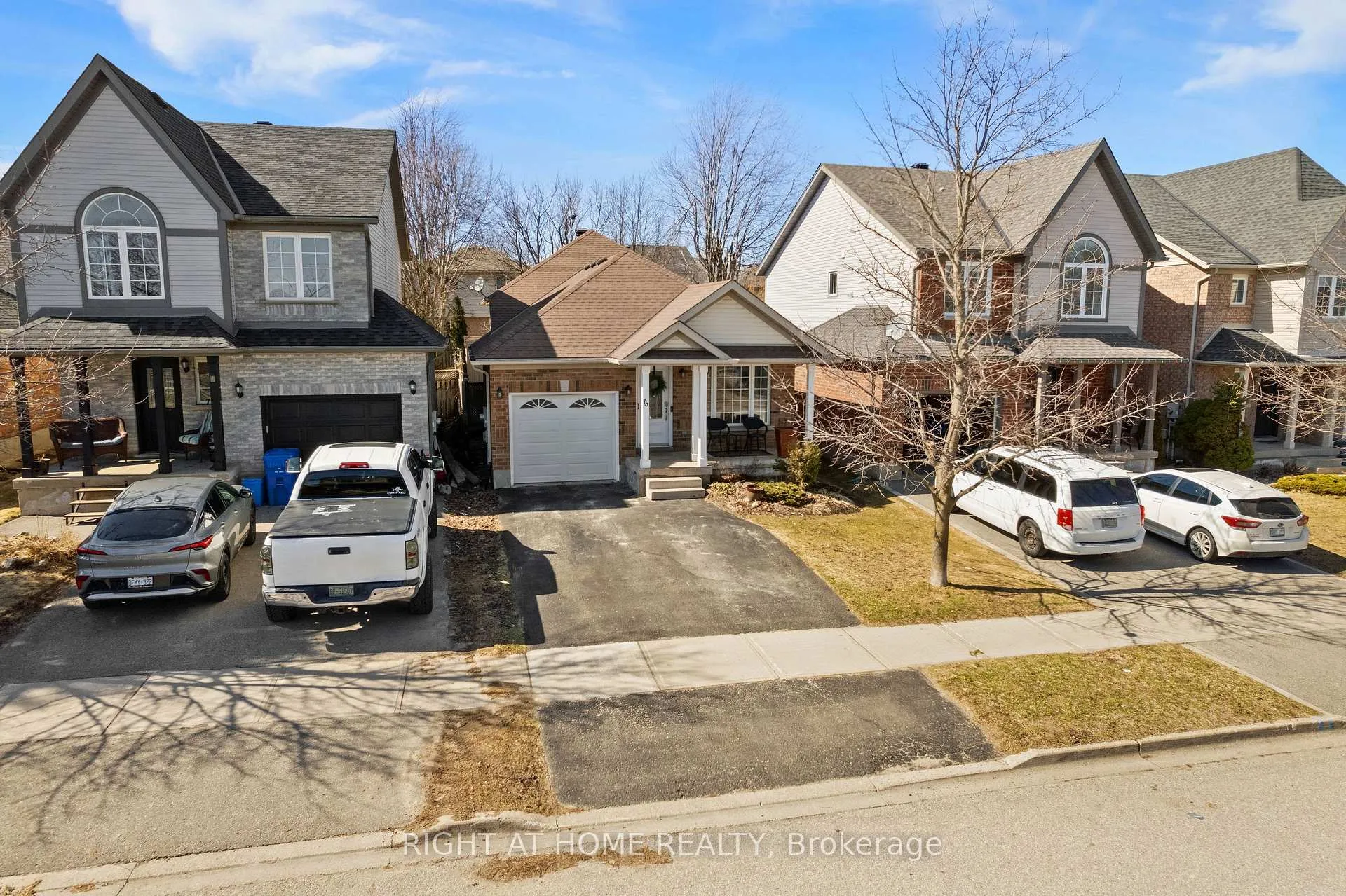 Photo 2 of 15 Settlers Road, Orangeville — HOMEH