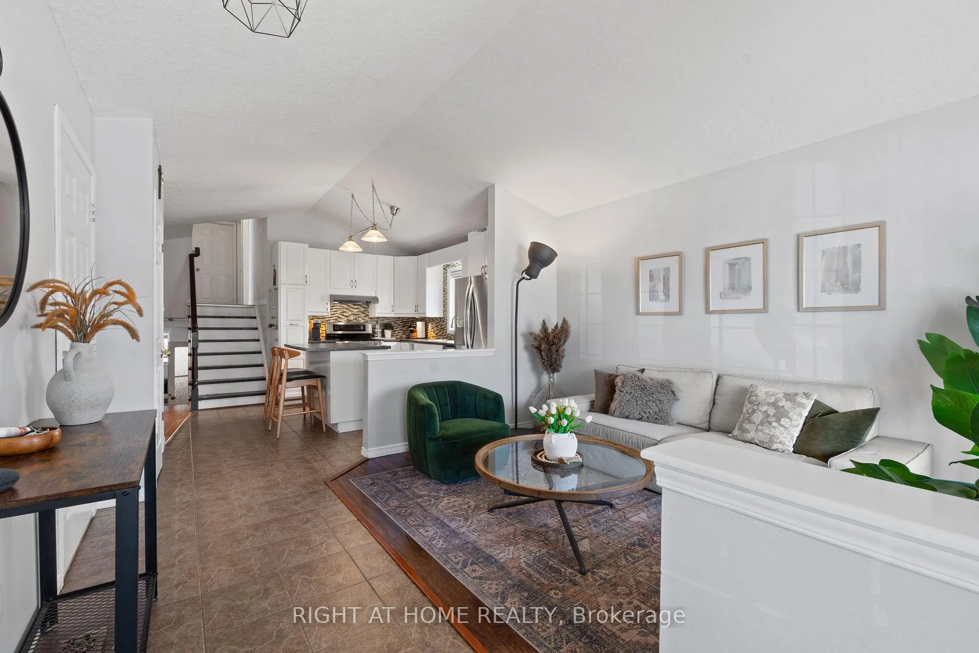 Photo 4 of 15 Settlers Road, Orangeville — HOMEH