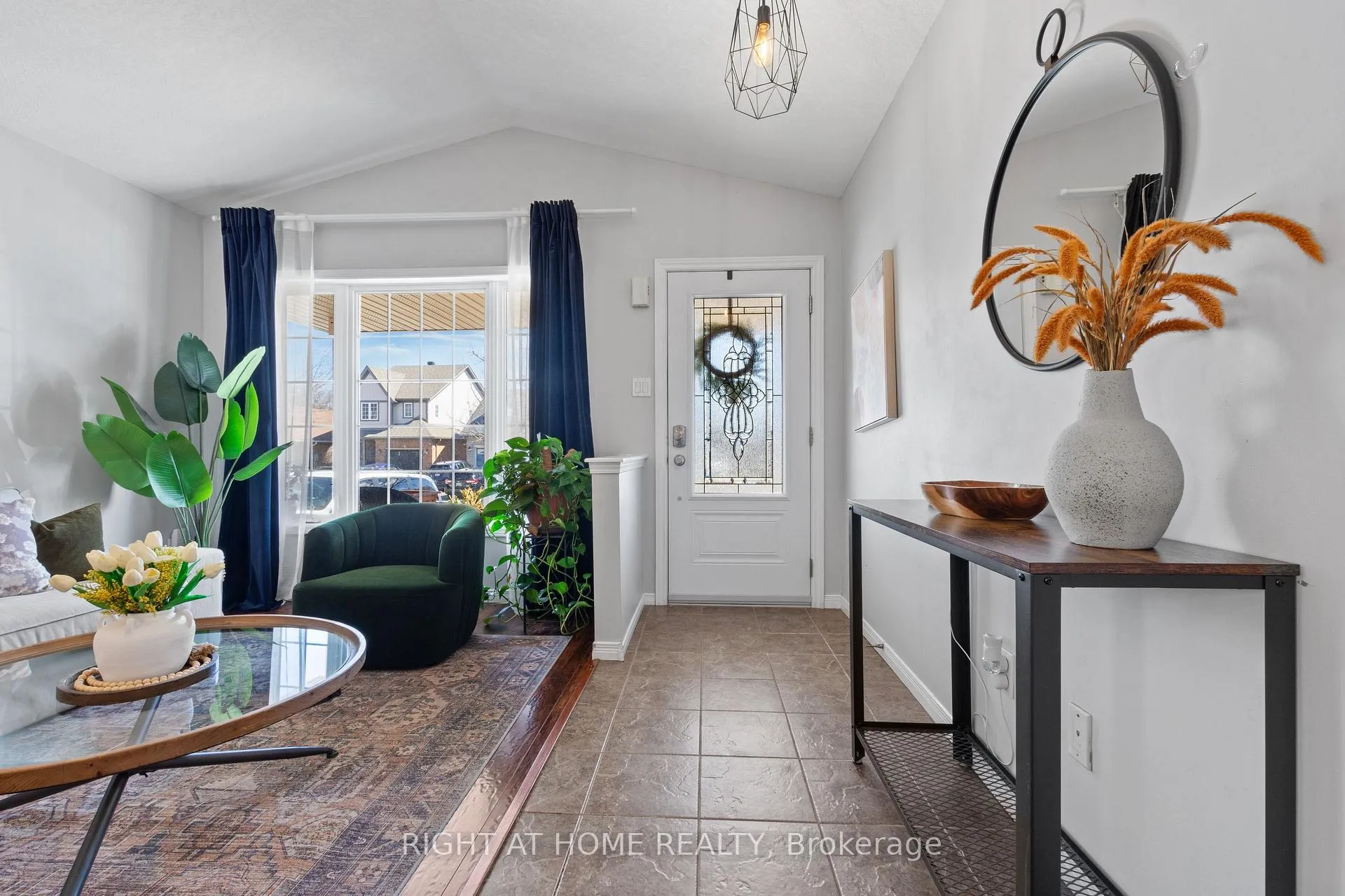Photo 5 of 15 Settlers Road, Orangeville — HOMEH